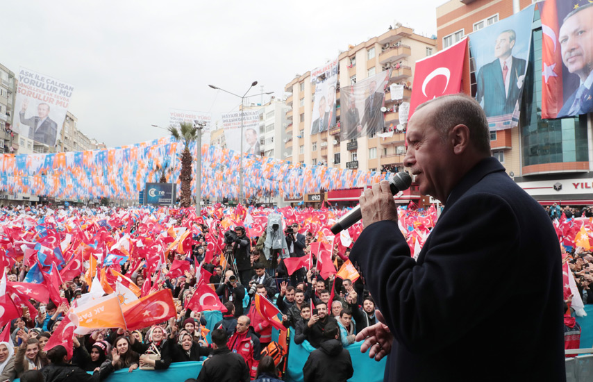 الرئيس التركي رجب طيب اردوغان يلقي كلمة أمام تجمع جماهيري بمدينة (قهرمان مرعش) جنوب تركيا