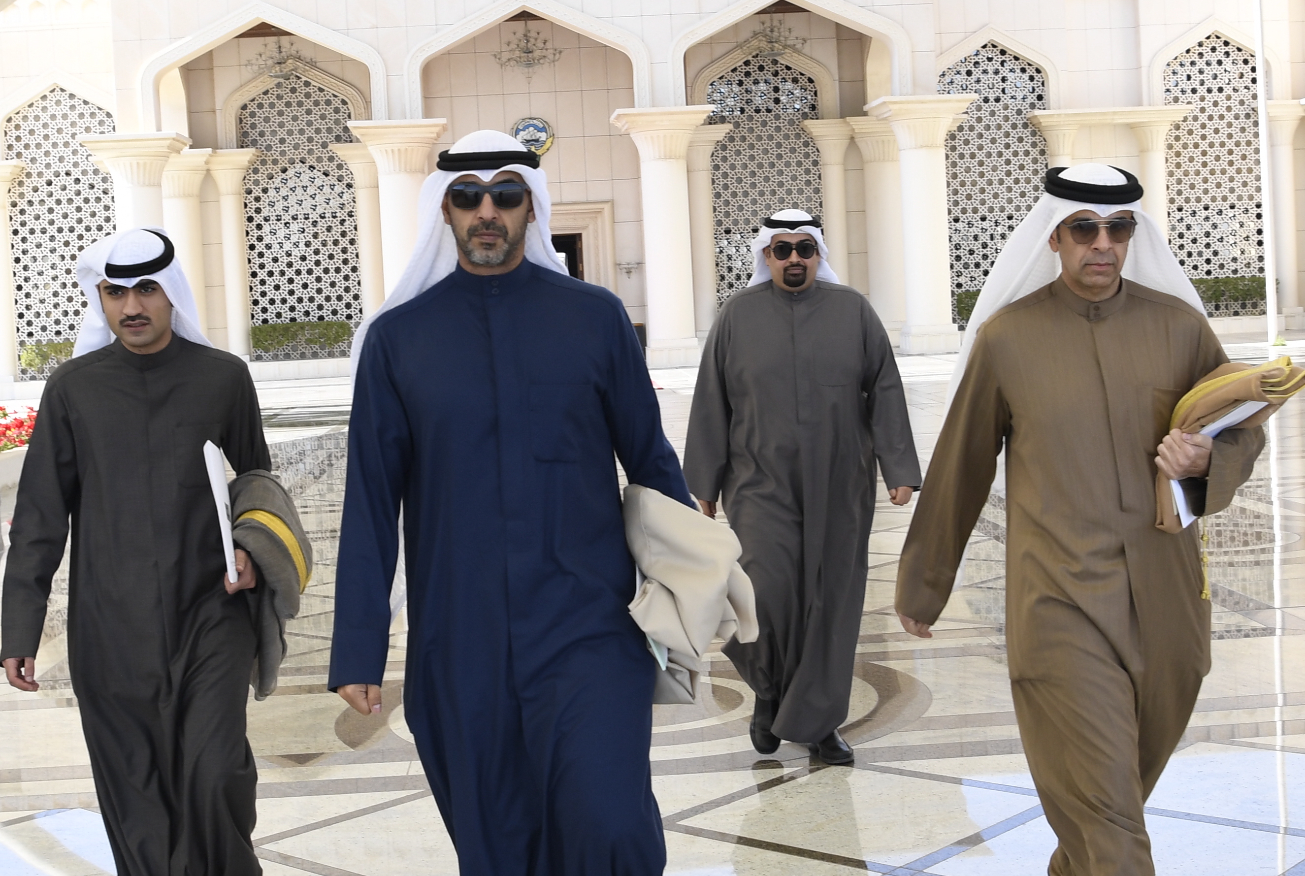 مبعوث حضرة صاحب السمو أمير البلاد الشيخ صباح الأحمد الجابر الصباح نائب وزير شؤون الديوان الأميري الشيخ محمد عبدالله المبارك الصباح أثناء مغادرته