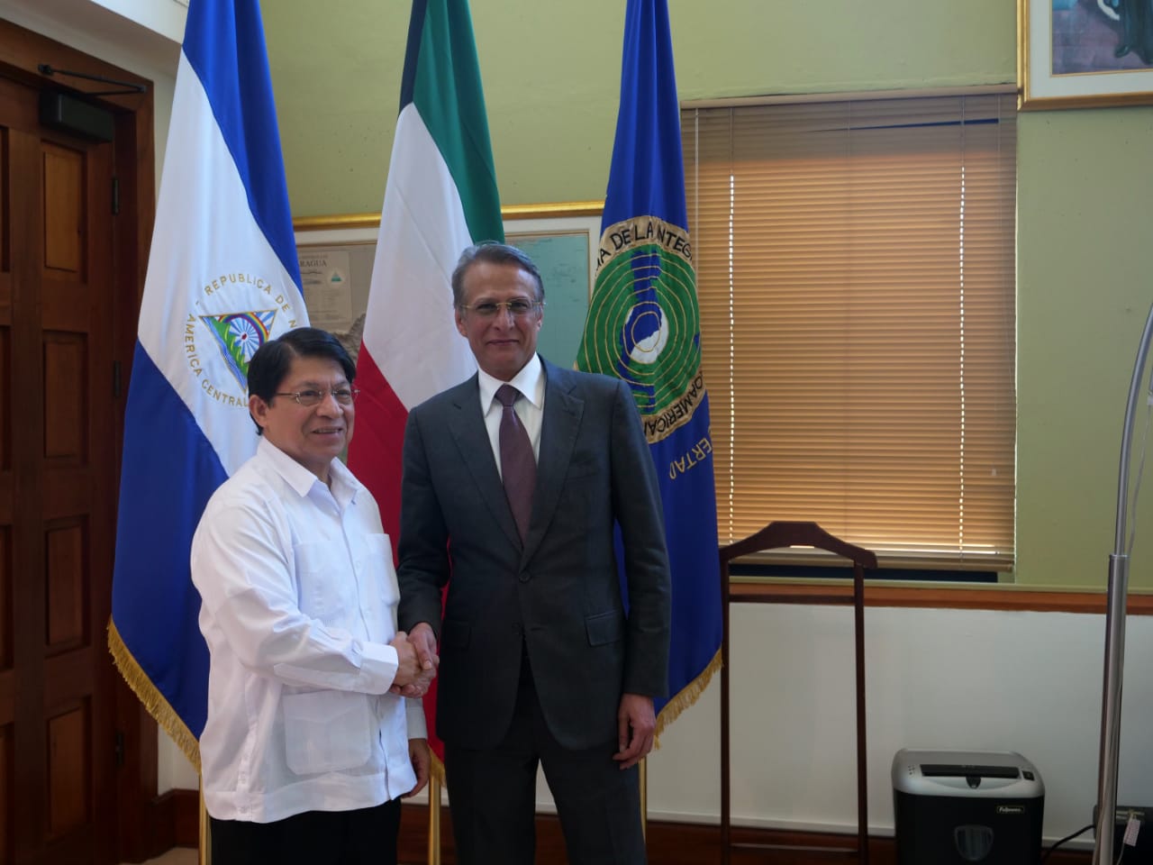 وزير خارجية جمهورية نيكاراغوا دانيس مونكادا  يلتقي بسفير دولة الكويت لدى المكسيك المحال الى نيكارغوا متعب المطوطح