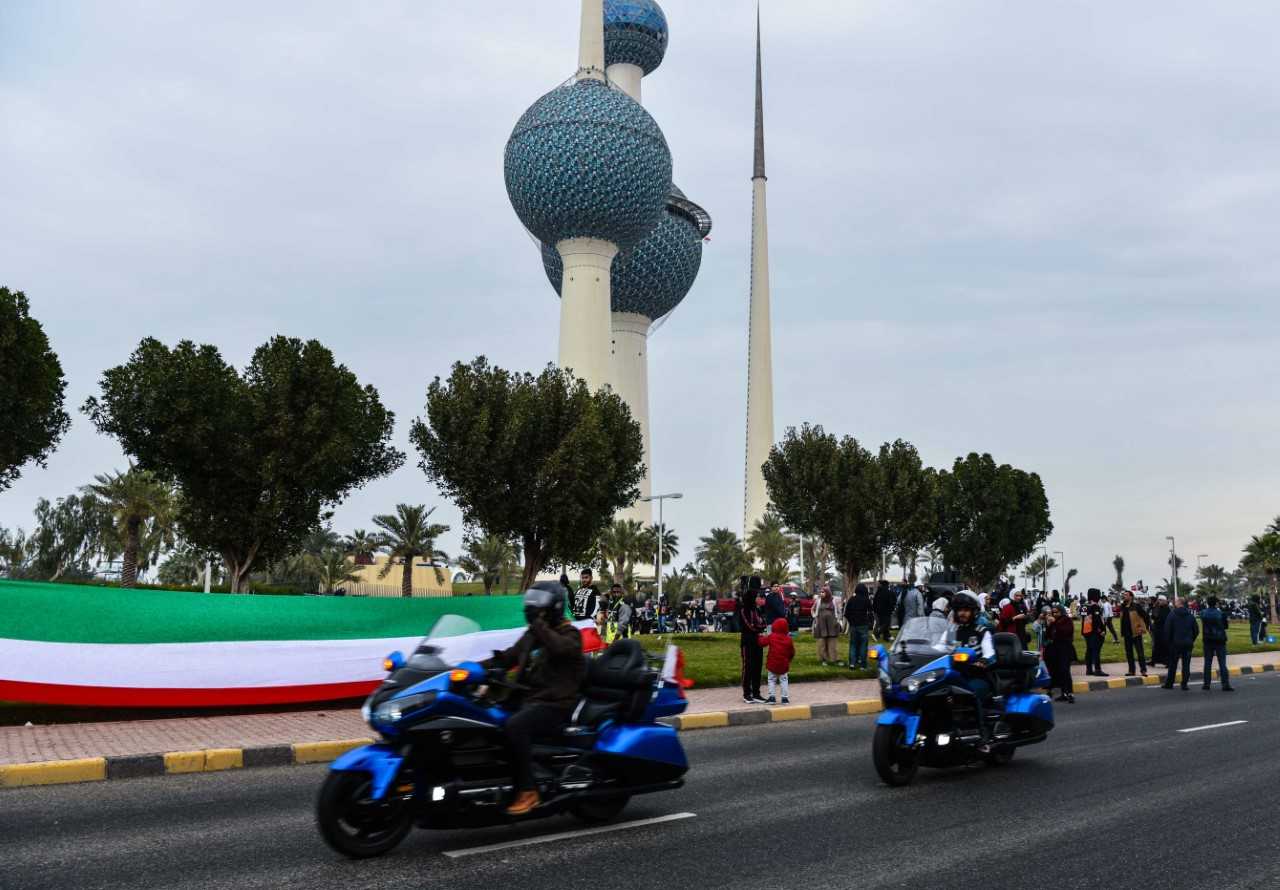 Thousands of bikers join hands to express patriotism before Kuwait Nat'l Day