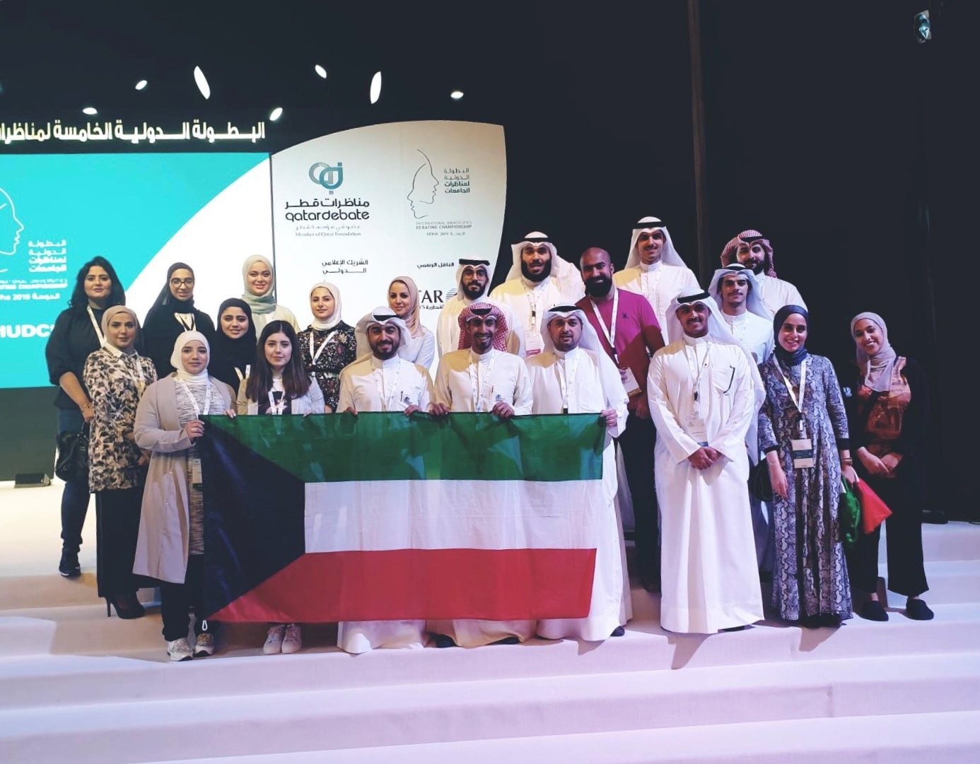 فريقان كويتيان يمثلان جامعة الكويت وجامعة الخليج للعلوم والتكنولوجيا يتأهلان الى الدور قبل ال16 ضمن منافسات النسخة الخامسة من البطولة الدولية لمناظرات الجامعات باللغة العربية