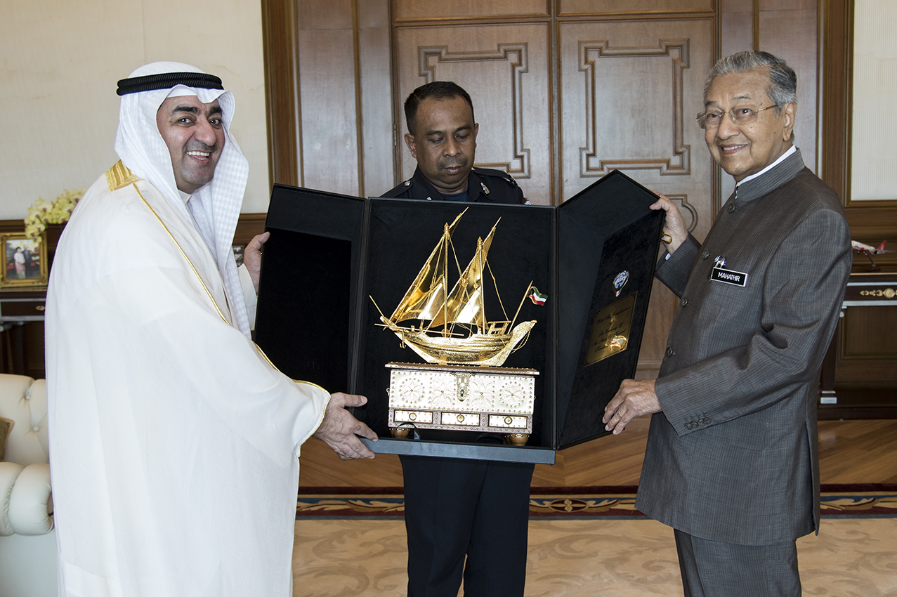Kuwaiti Ambassador to Malaysia Saad Al-Asousi's meeting with Malaysian Prime Minister Mahathir Mohamad