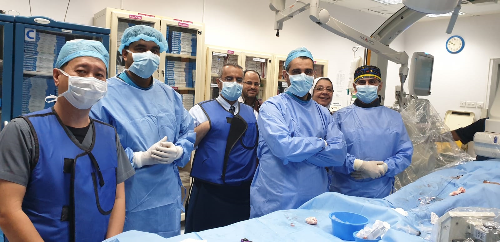 الفريق الطبي الكويتي الذي اجرى عملية تركيب صمام جراحي لاول مرة في الشرق الاوسط
