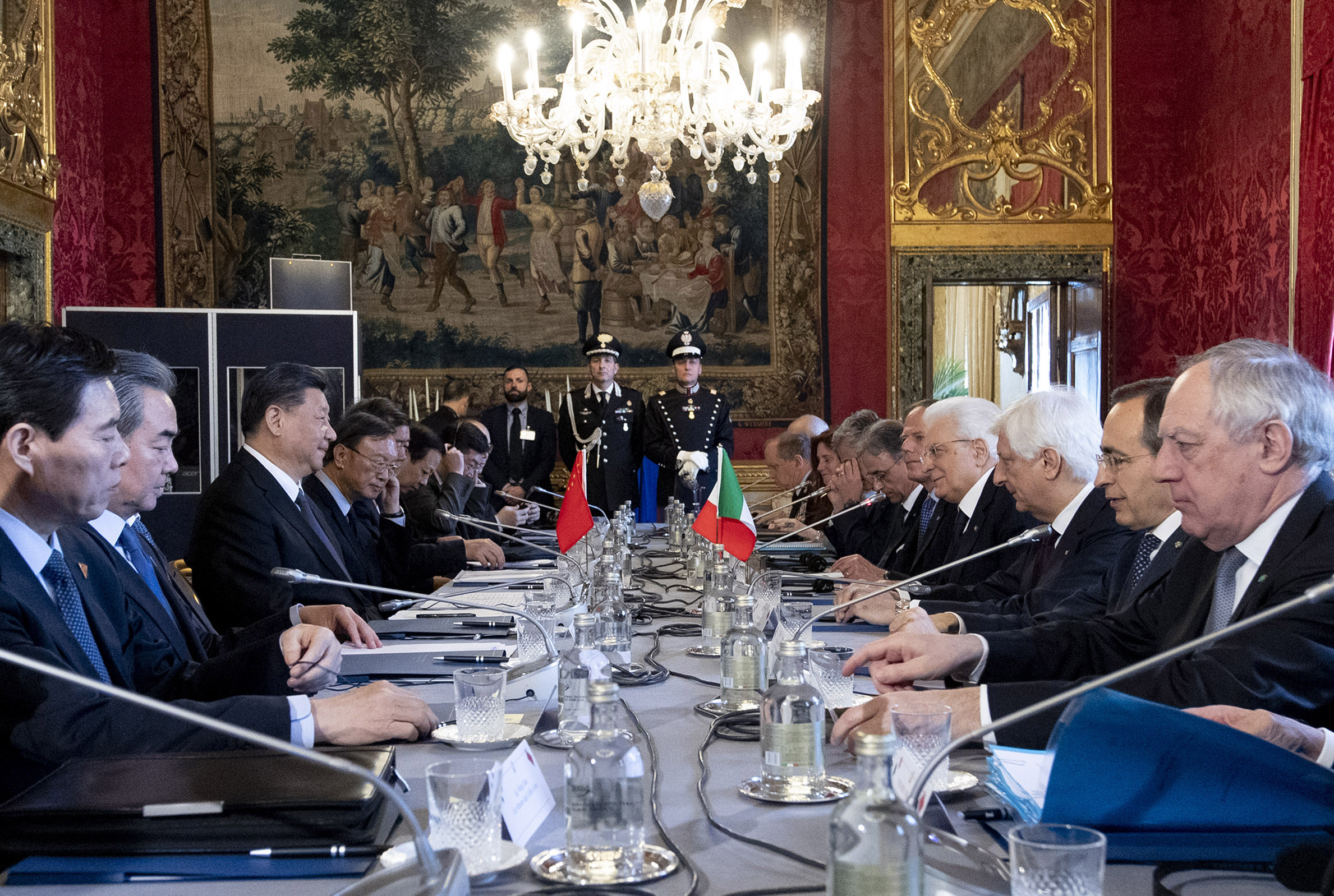 اجتماع الوفدين الايطالي والصيني برئاسة رئيسي البلدين في مستهل زيارة الدولة للرئيس الصيني في روما اليوم
