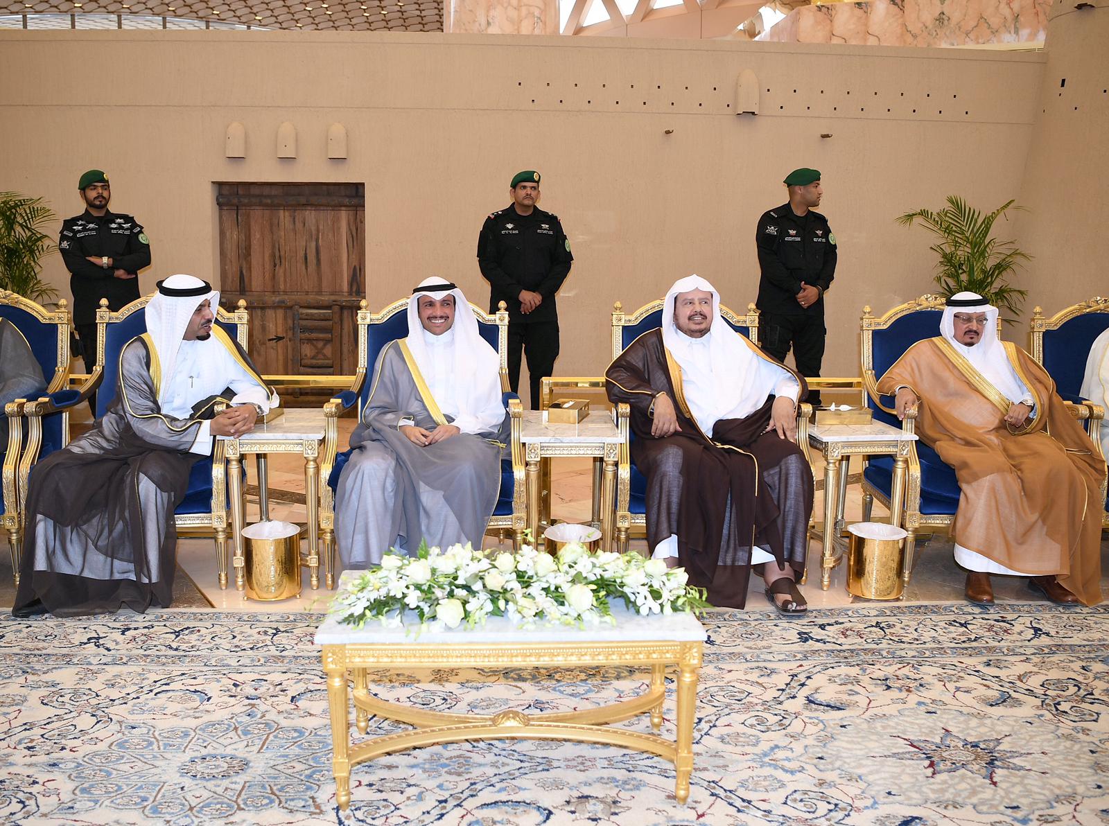 رئيس مجلس الأمة مرزوق علي الغانم والوفد البرلماني المرافق أثناء مغادرة الرياض