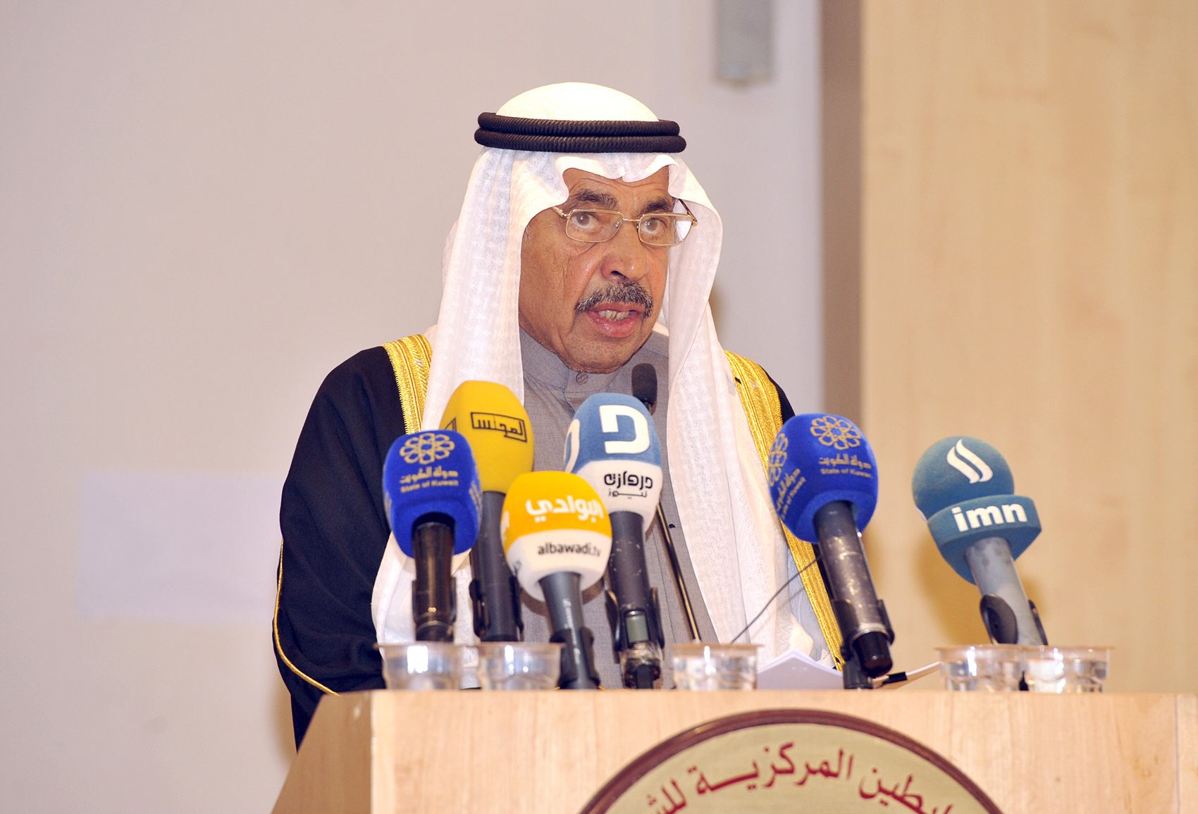 رئيس مؤسسة (عبدالعزيز سعود البابطين الثقافية) الكويتية عبدالعزيز البابطين خلال الافتتاح