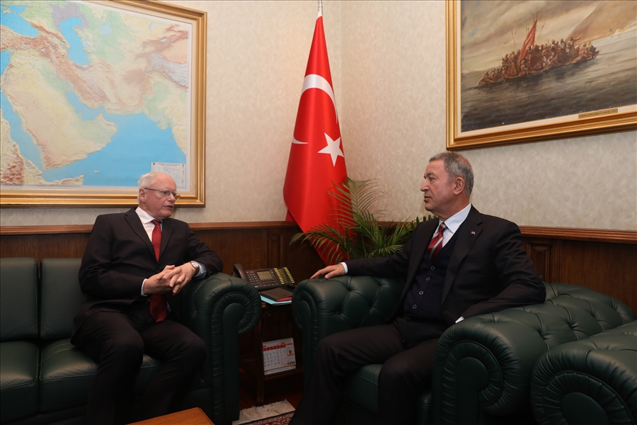 Turkish Defense Minister Hulusi Akar discussed with US special envoy to Syria James Jeffrey