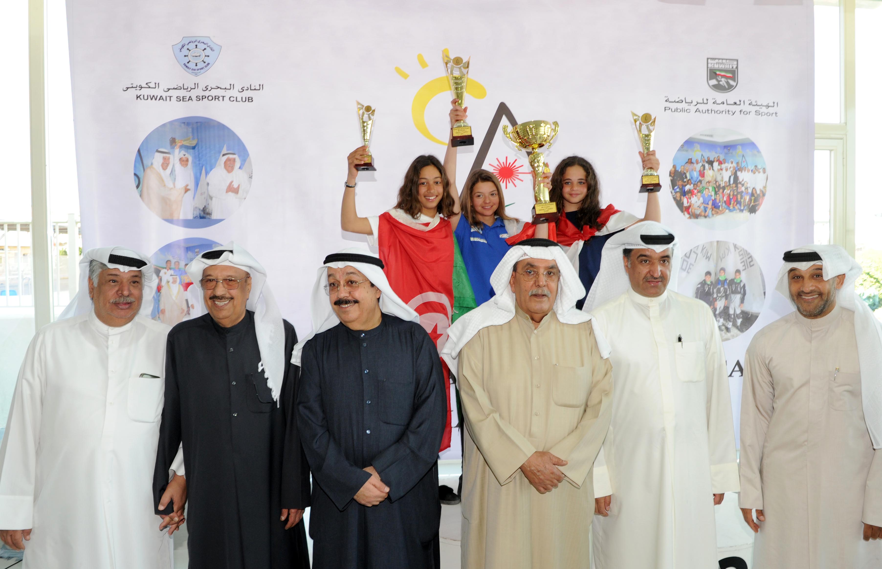 تتويج الفائزات في بطولة الكويت الدولية 12 للقوارب الشراعية