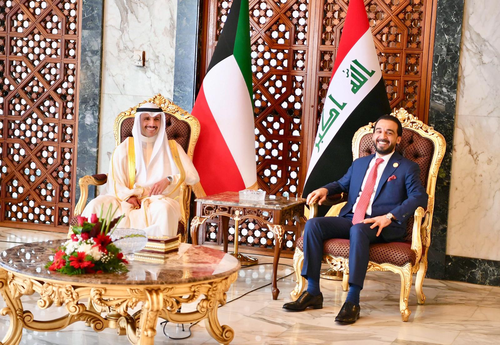 رئيس مجلس الامة الكويتي مرزوق الغانم أثناء وصوله إلى بغداد للمشاركة بمؤتمر برلمانات جوار العراق