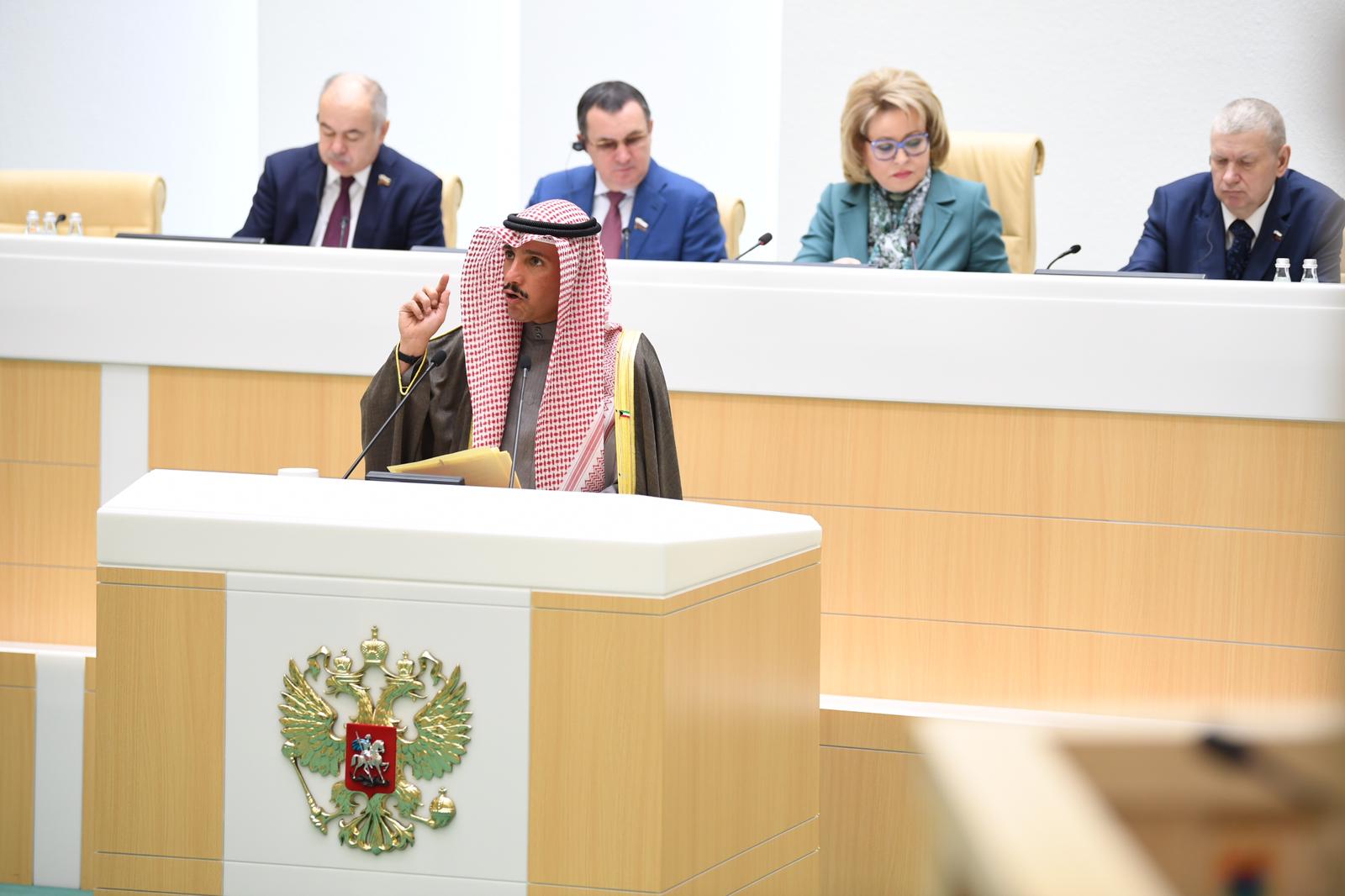 رئيس مجلس الأمة الكويتي مرزوق الغانم اثناء كلمته في الجلسة العامة للمجلس الفيدرالي الروسي (الغرفة الأعلى للبرلمان الروسي)