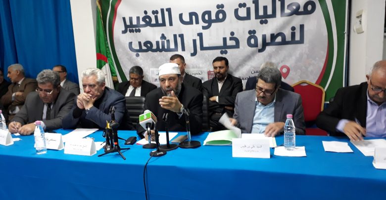جانب من اجتماع أحزاب وشخصيات سياسية من المعارضة في الجزائر