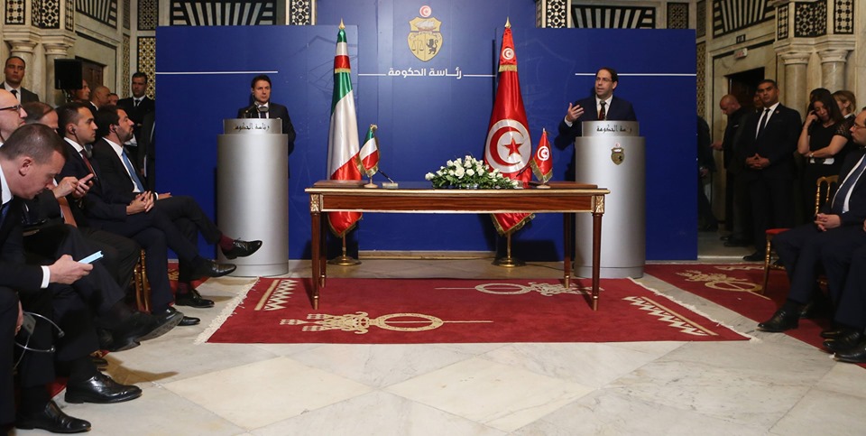 جانب من المؤتمر الصحفي لرئيس الحكومة التونسية يوسف الشاهد ورئيس الوزراء الايطالي جوزيبي كونتي