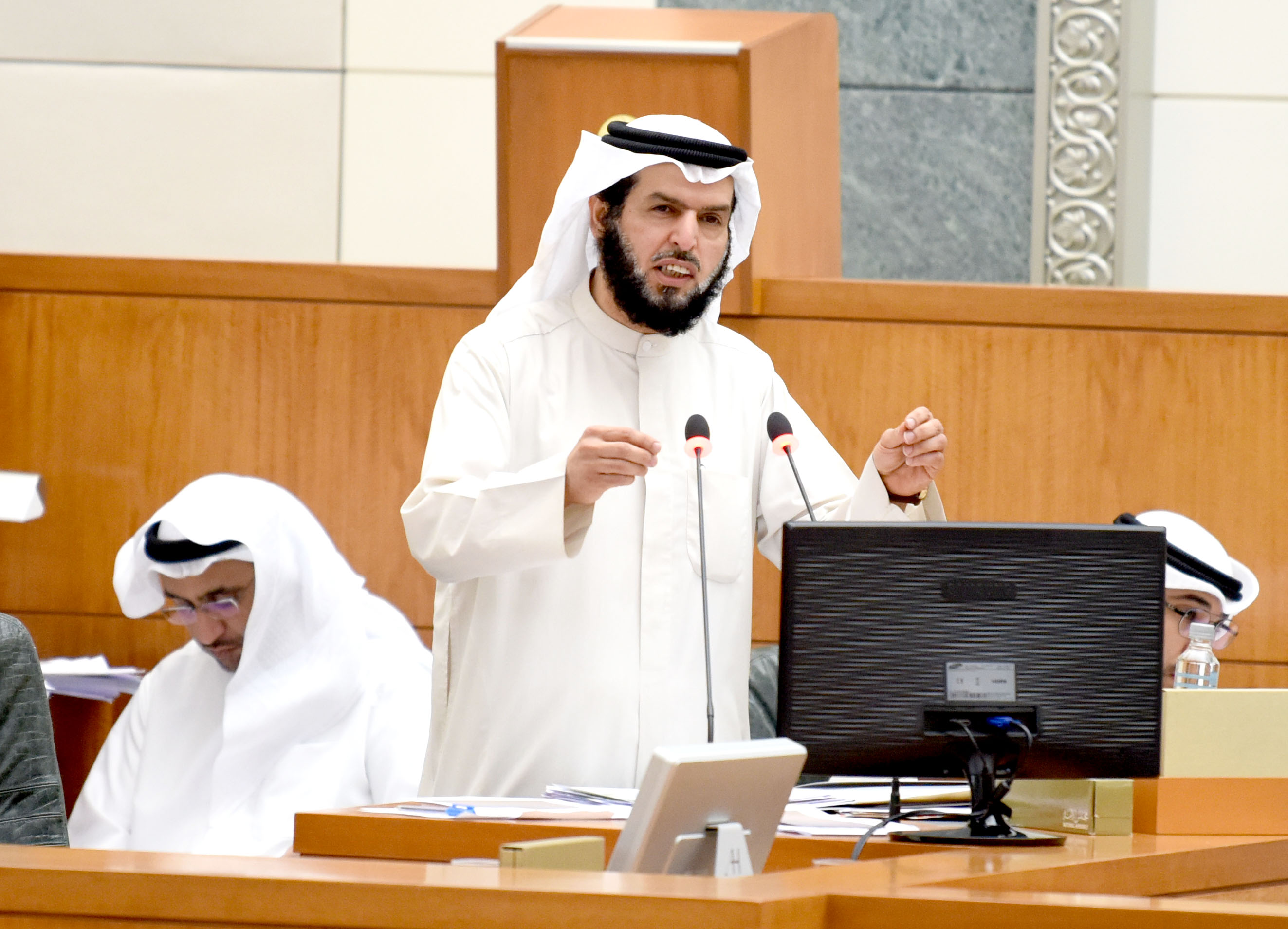 النائب الدكتور عادل الدمخي خلال جلسة مجلس الامة
