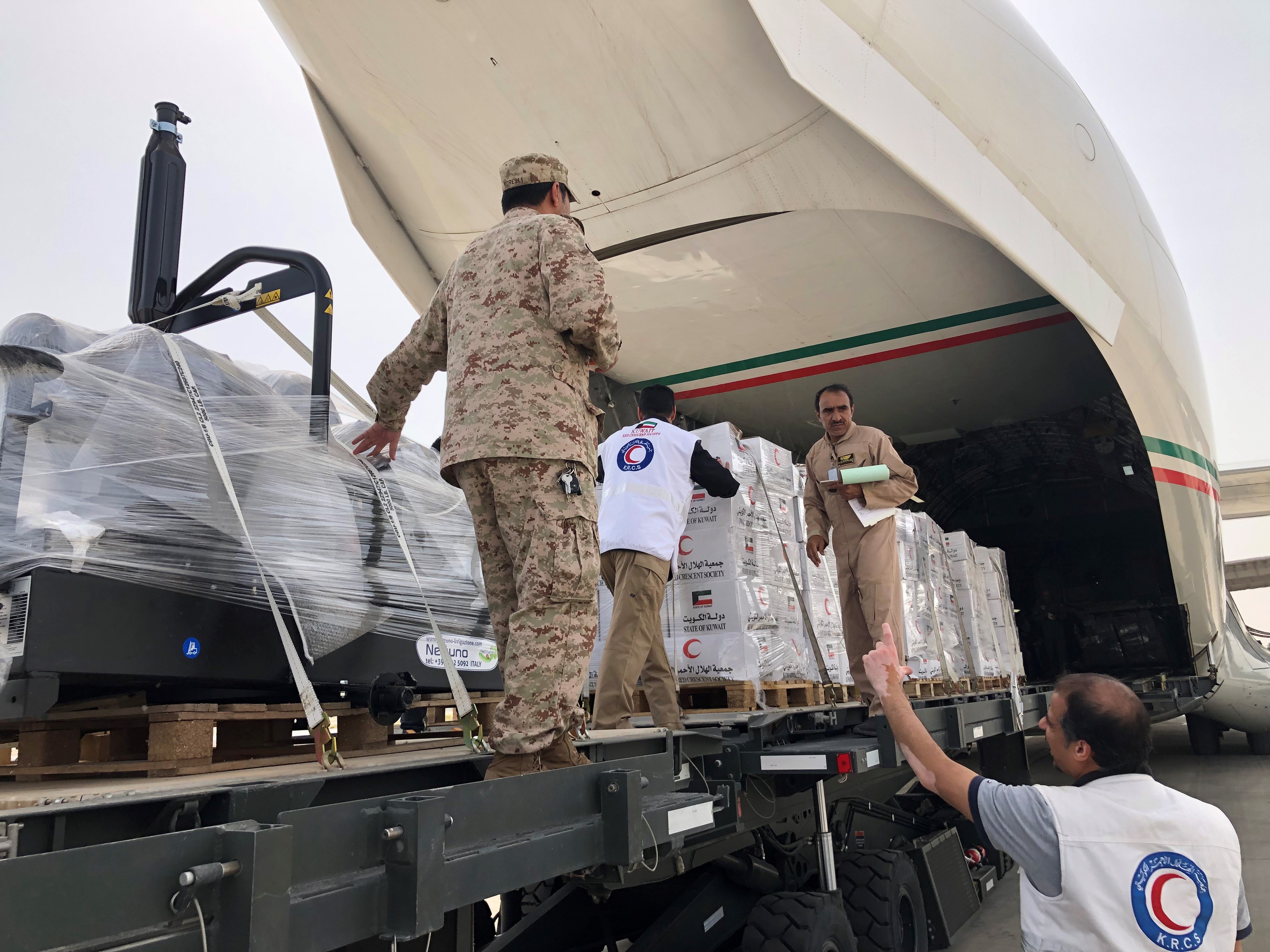 First plane boards humanitarian supplies as part of "Kuwaiti relief bridge" to help Iran
