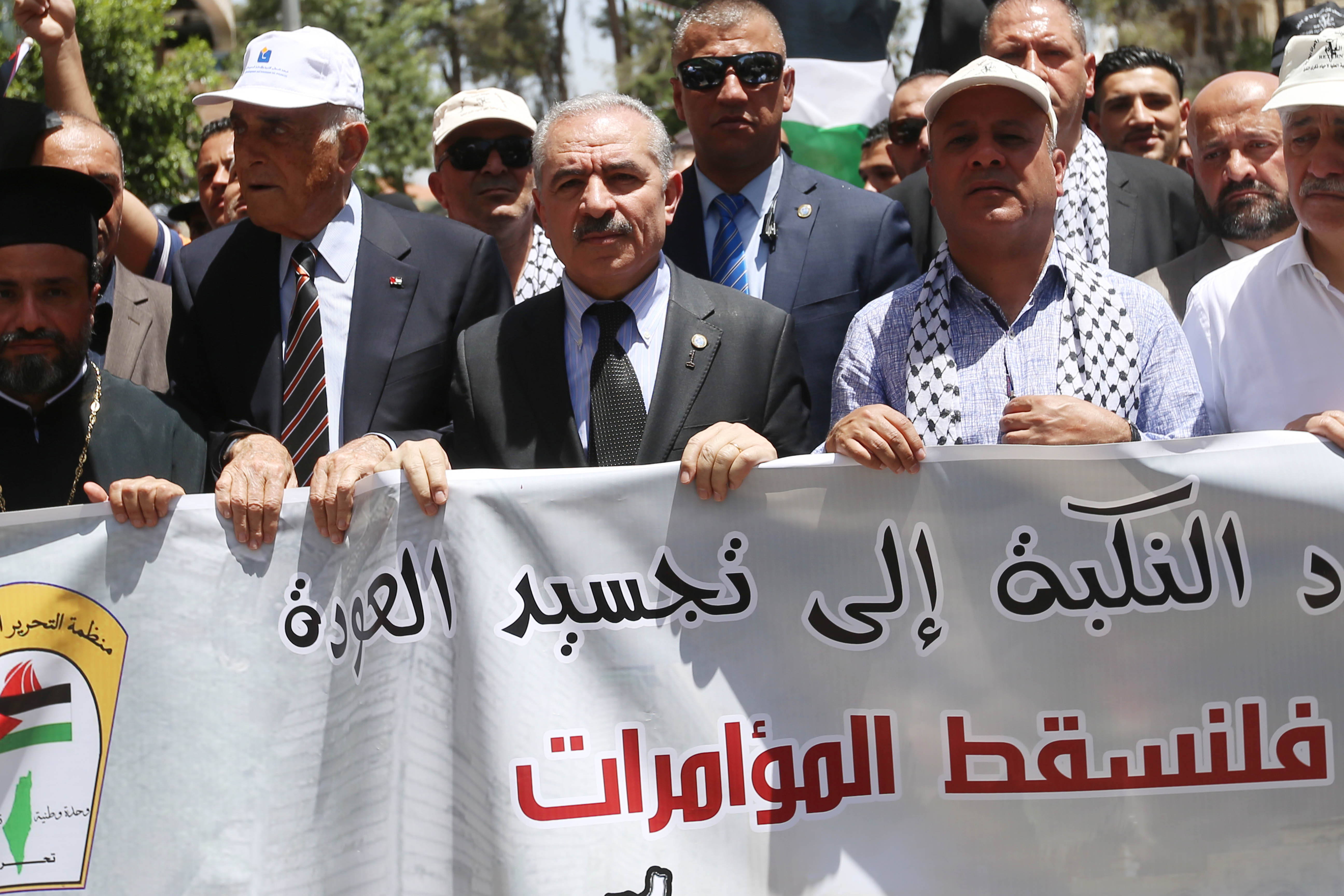 رئيس الحكومة الفلسطينية يشارك في مسيرة ذكرى النكبة