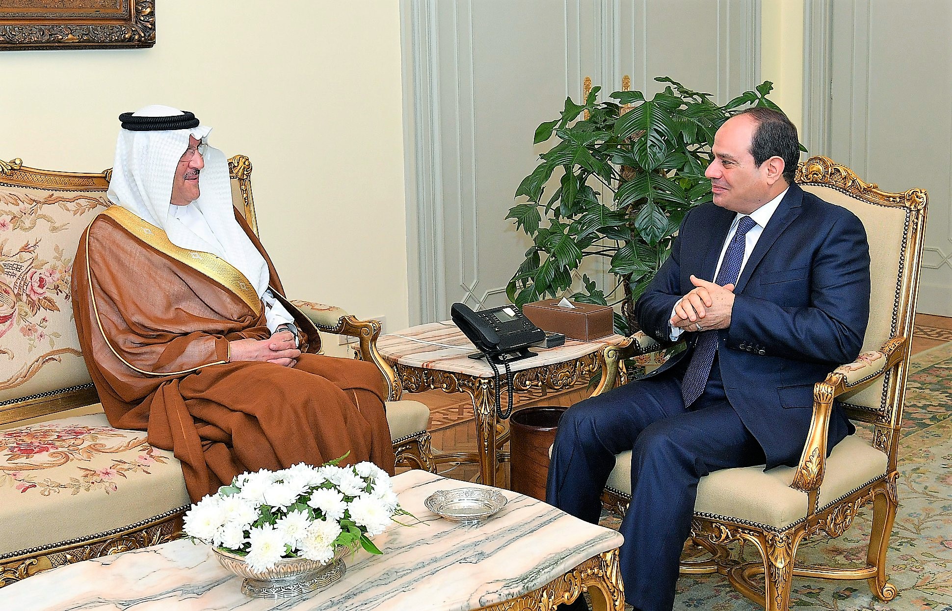 Le président égyptien, Abdel Fattah Al-Sissi, lors de la rencontre avec l’ambassadeur de l’Arabie saoudite, Oussama Nakli.
