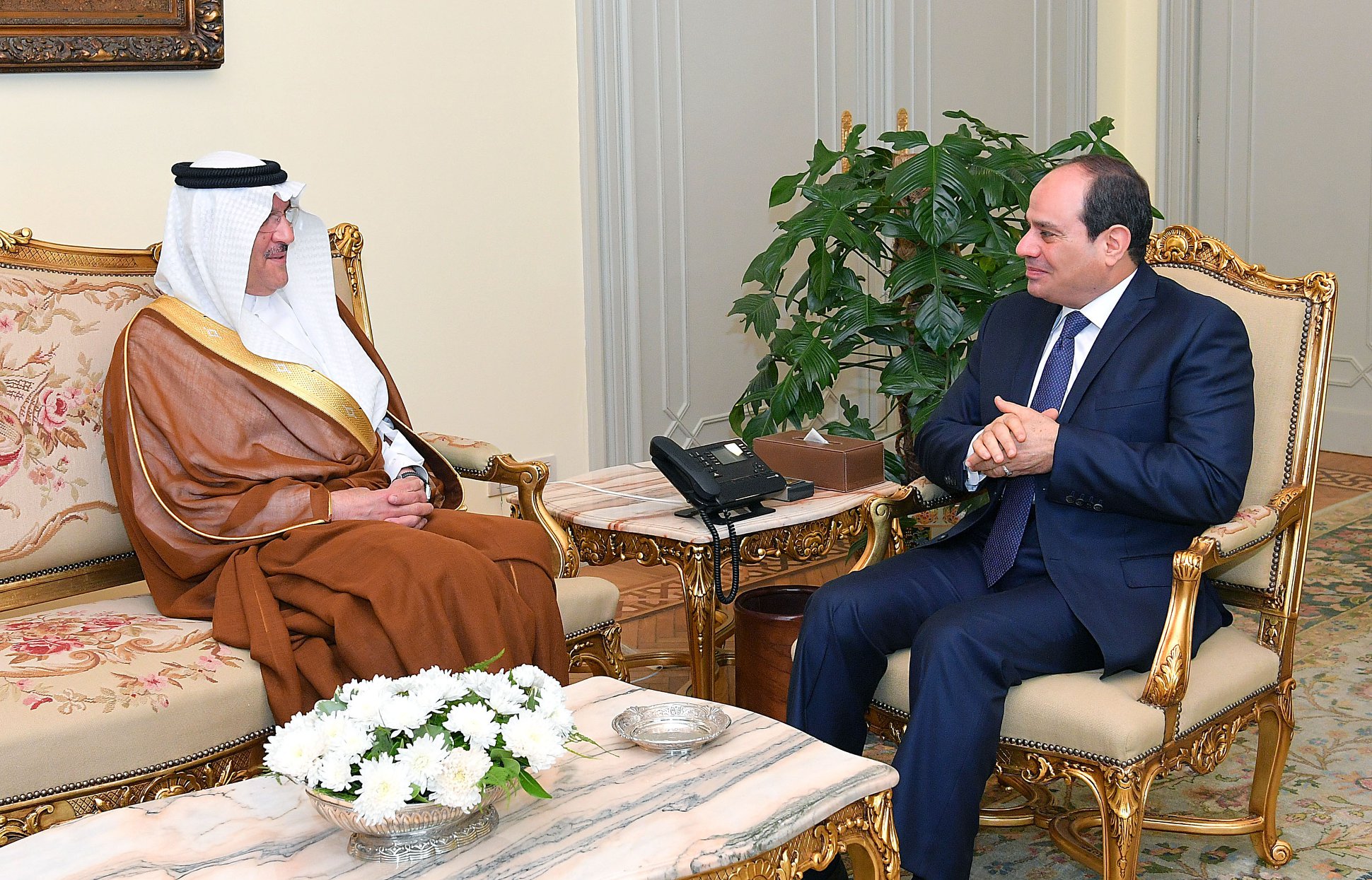 الرئيس المصري خلال لقائه سفير المملكة العربية السعودية بالقاهرة أسامة نقلي