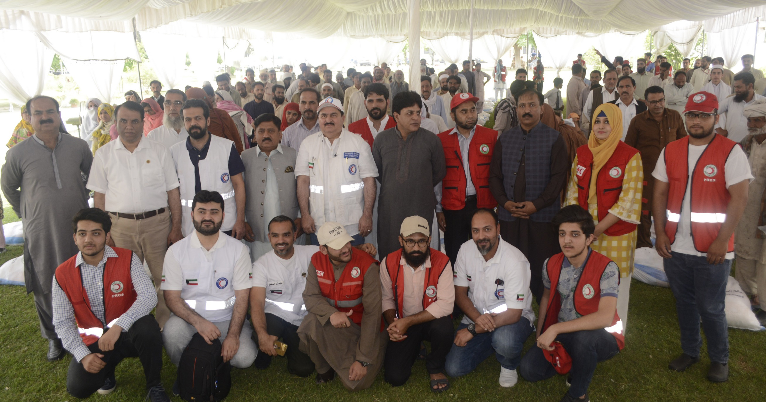 جمعية الهلال الأحمر الكويتي توزع 5500 سلة غذائية على الأشخاص المستحقين في باكستان