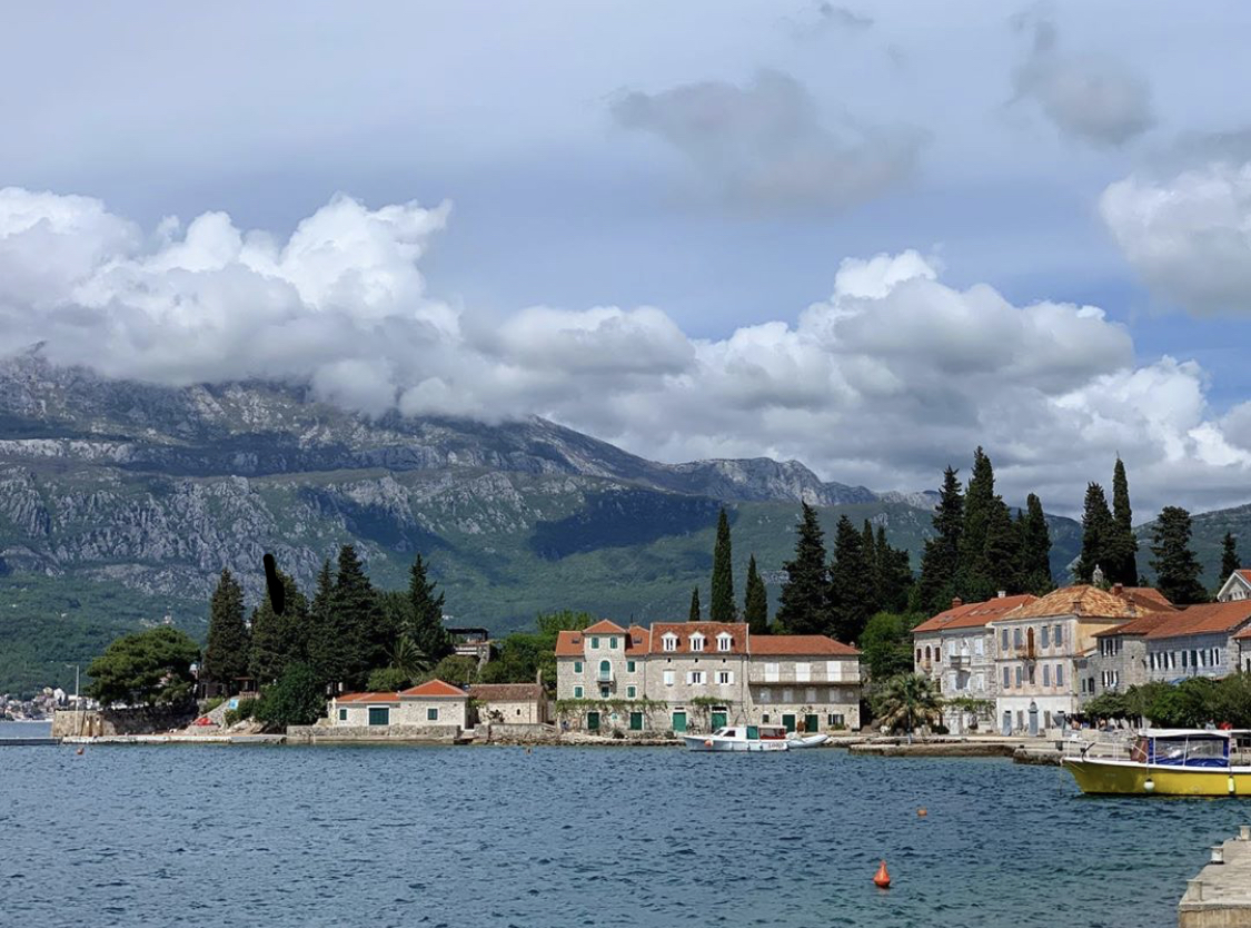 مدينة كوتور في الجبل الأسود والتي تشتهر بطبيعتها وسحرها التاريخي