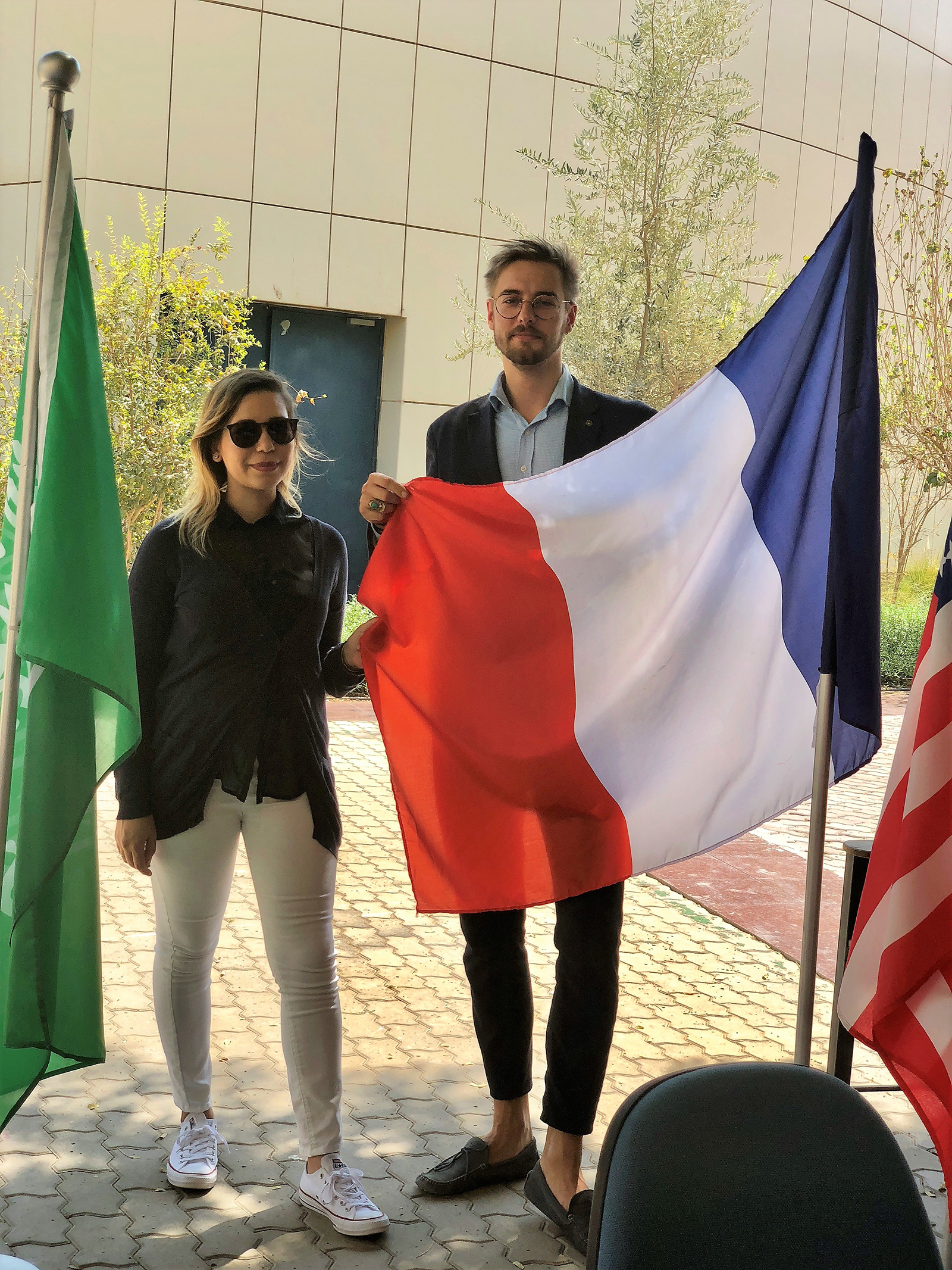 Les deux étudiants français, Warda Boukraa et Mathieu Bufkens, à l'Université du Koweït