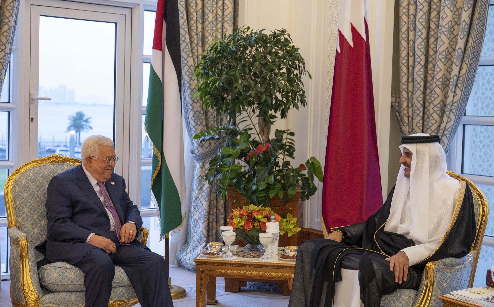 امير قطر يستقبل الرئيس الفلسطيني