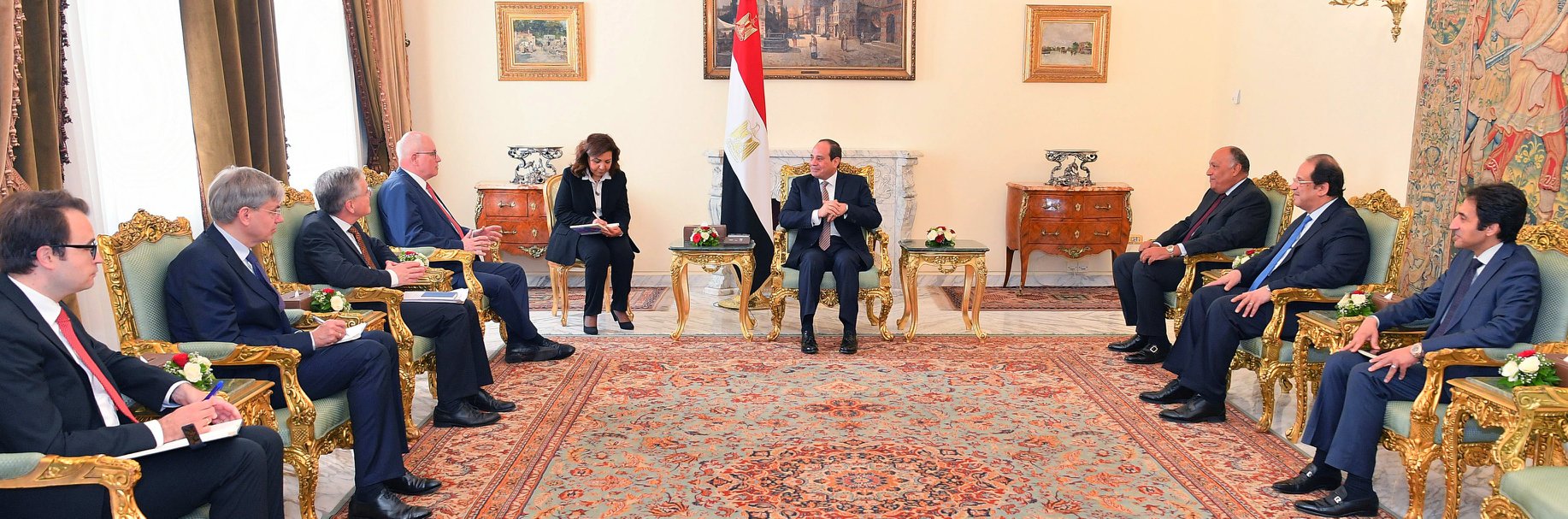 الرئيس المصري خلال لقائه عضو الكتلة البرلمانية الالمانية للائتلاف المسيحي النائب فولكر كاودر