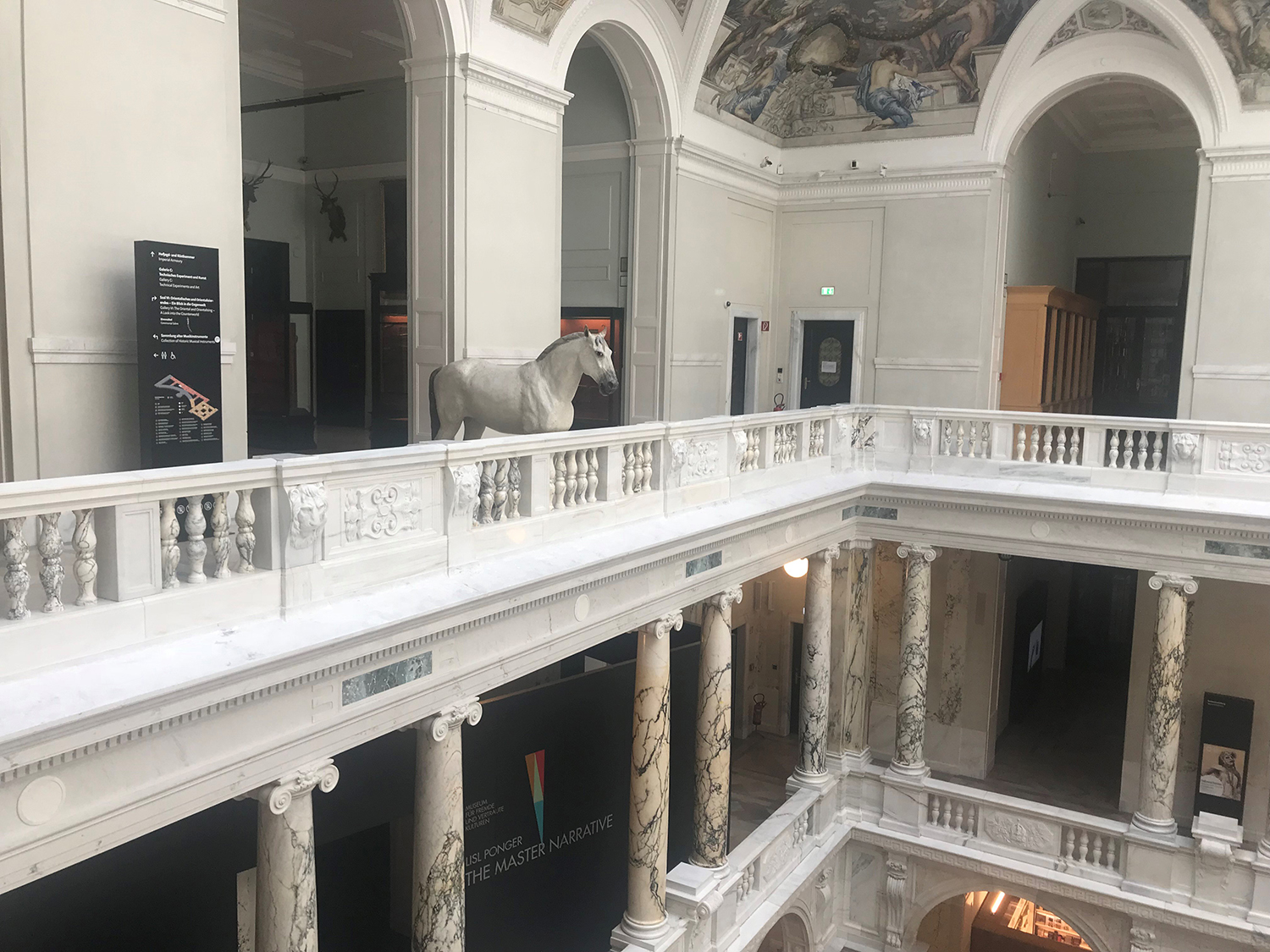 Le palais de Hofburg de l'intérieur