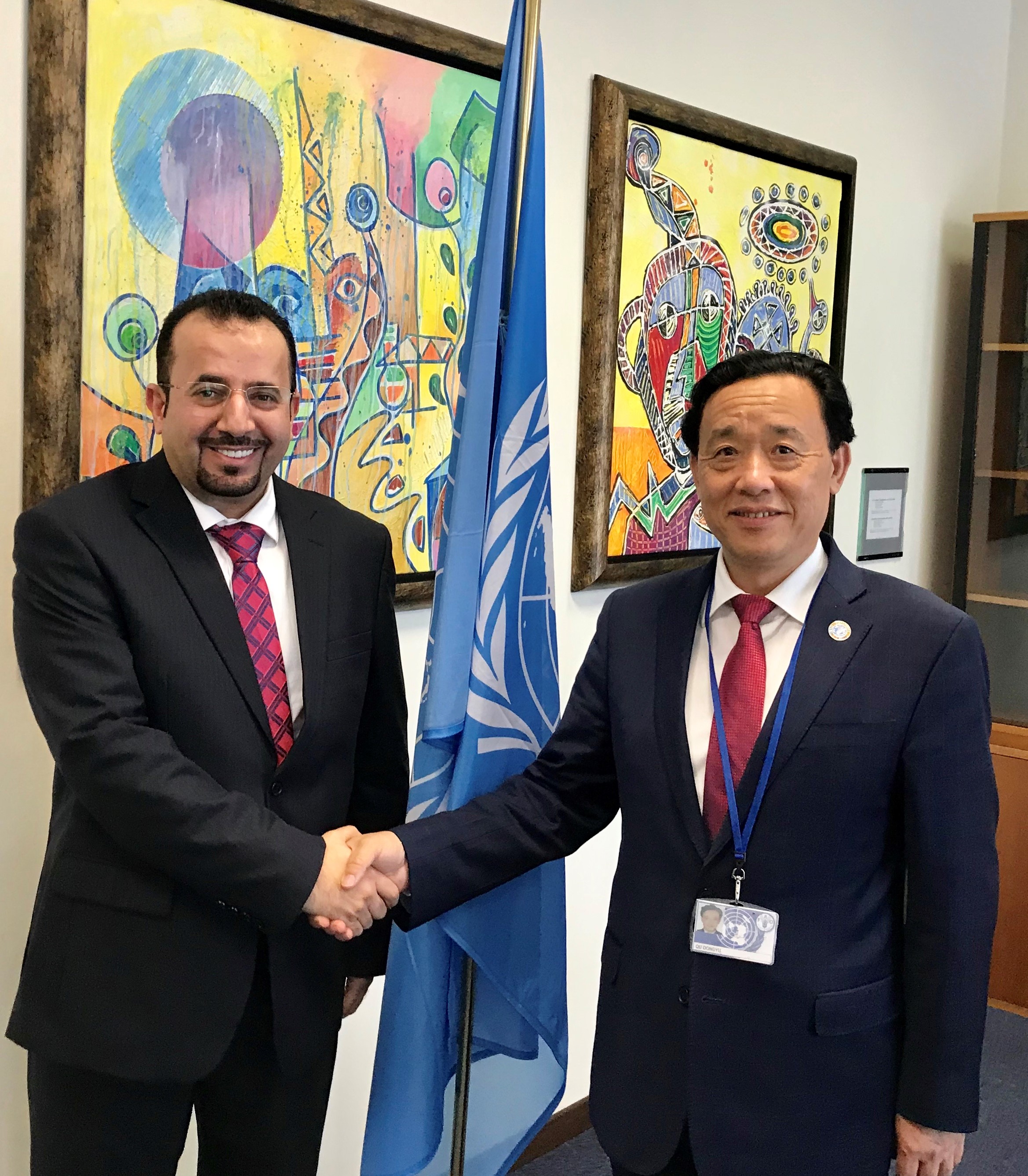 المدير العام لمنظمة (فاو)شو دونغيو مع ممثل الكويت المهندس علي الفارسي