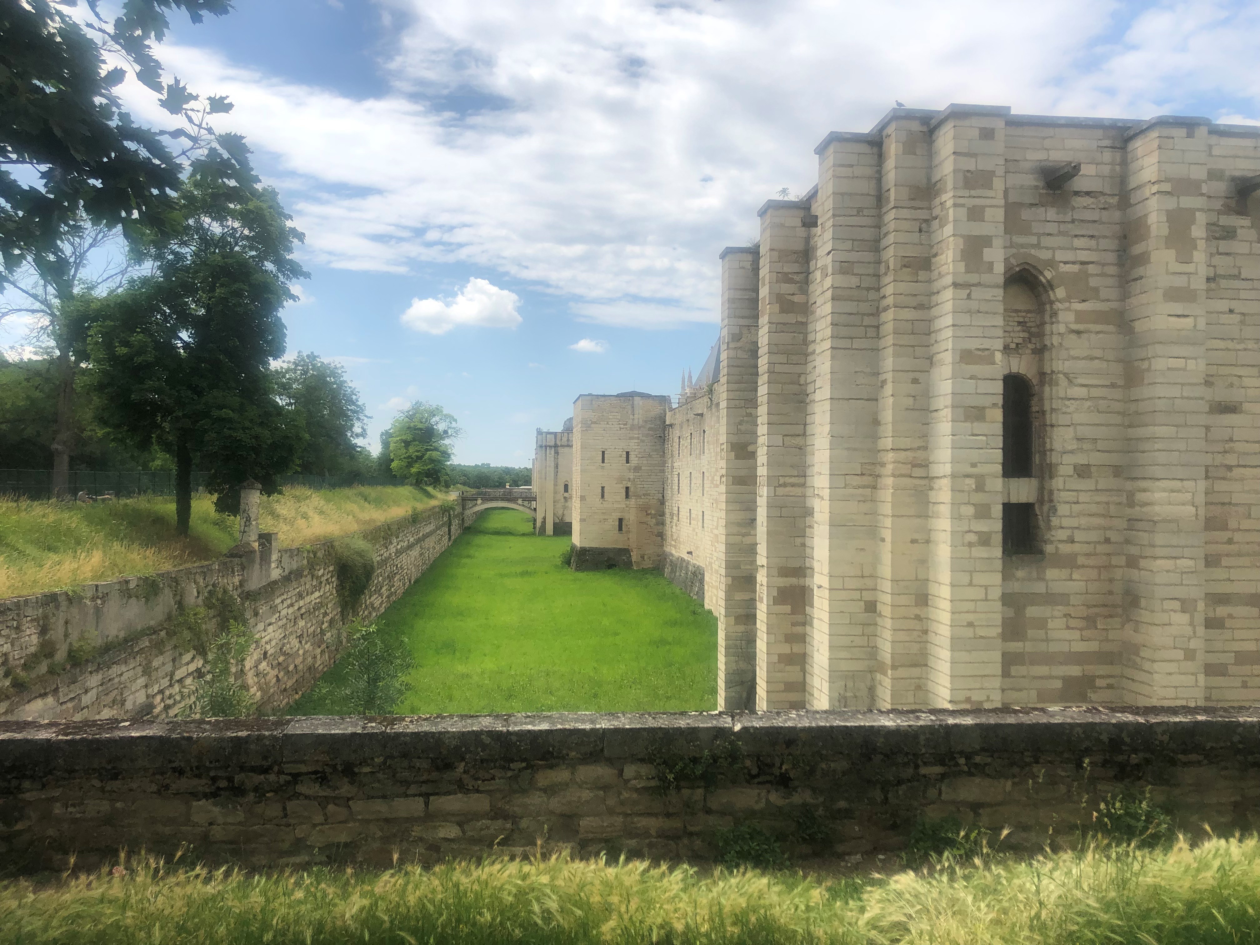 جدران قلعة فينسن احتوت ملوك فرنسا خلال الفترات المضطربة في المنطقة