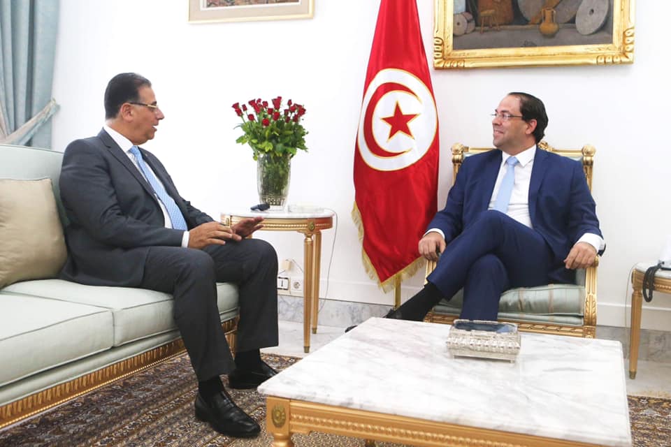 رئيس الحكومة التونسية خلال استقبال السفير المصري