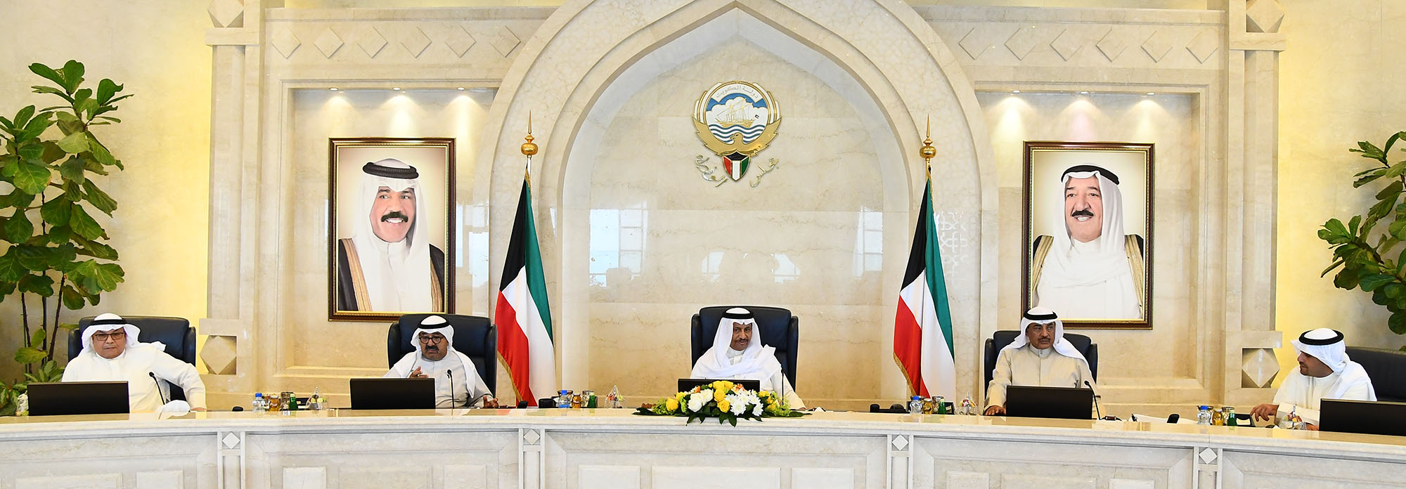 HH the Premier heads the cabinet weekly meeting