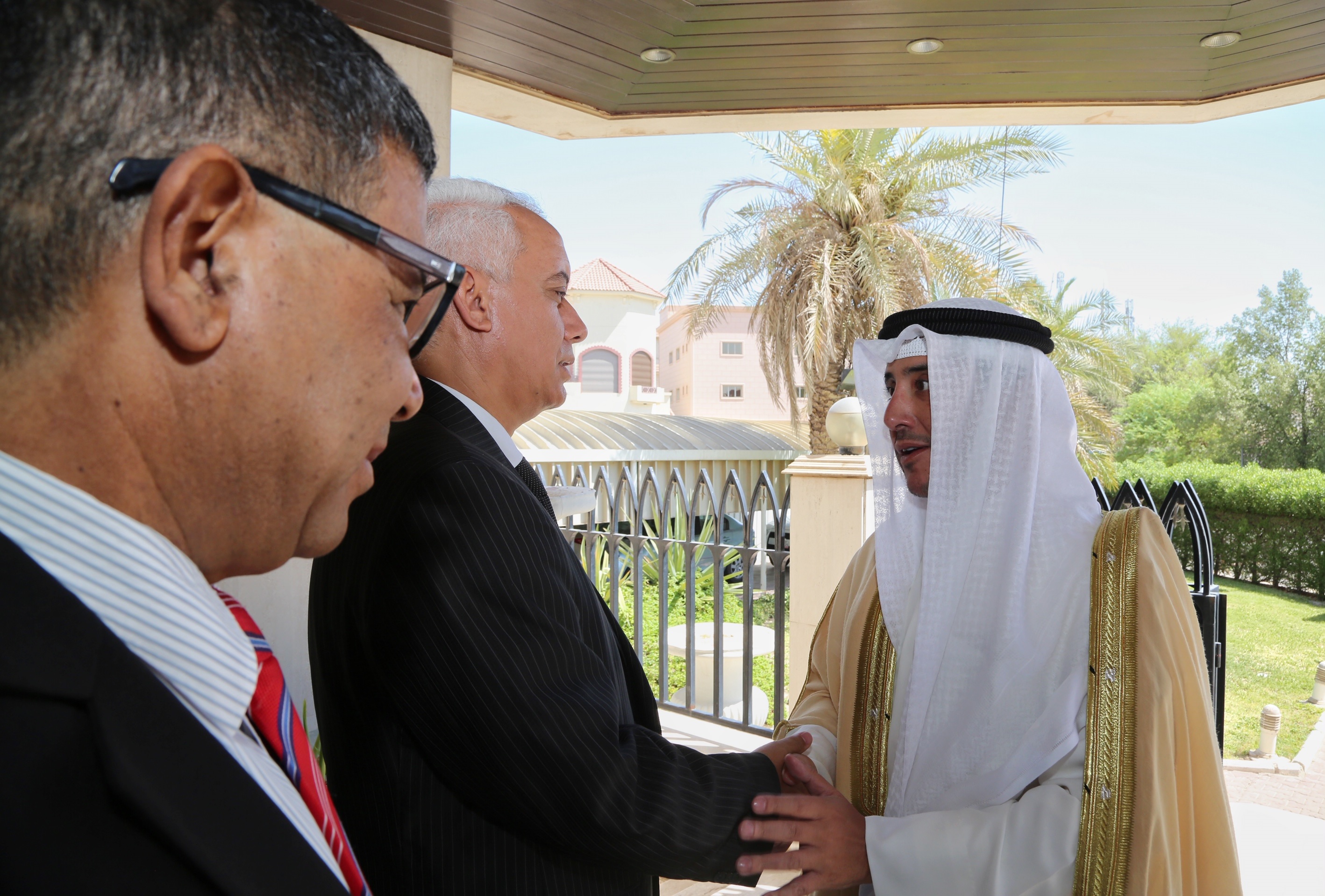نائب وزير الخارجية بالانابة يقدم واجب العزاء في مقر سفارة تونس لدى الكويت