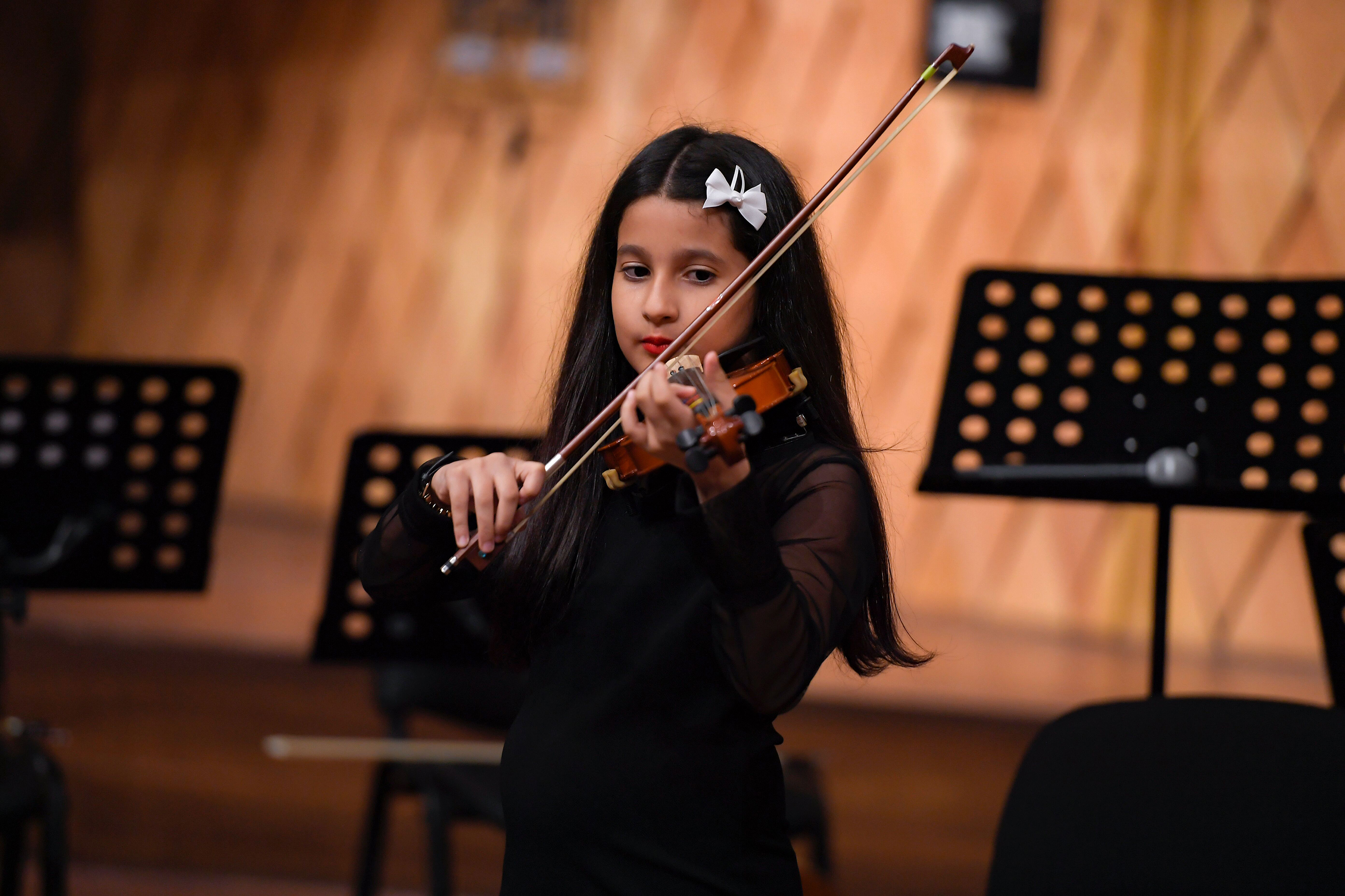A girl playing the violin
