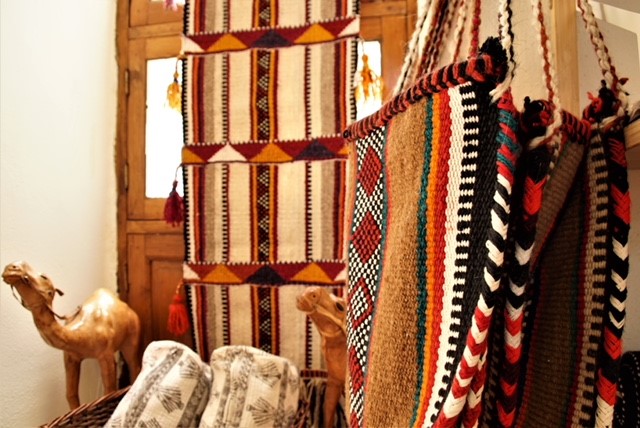 Various Kuwaiti woven products 