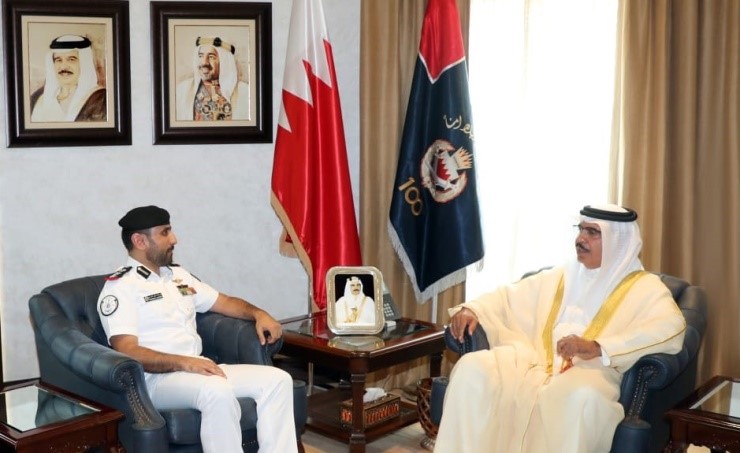 وزير الداخلية البحريني يلتقي مساعد قائد القوات البحرية المشتركة