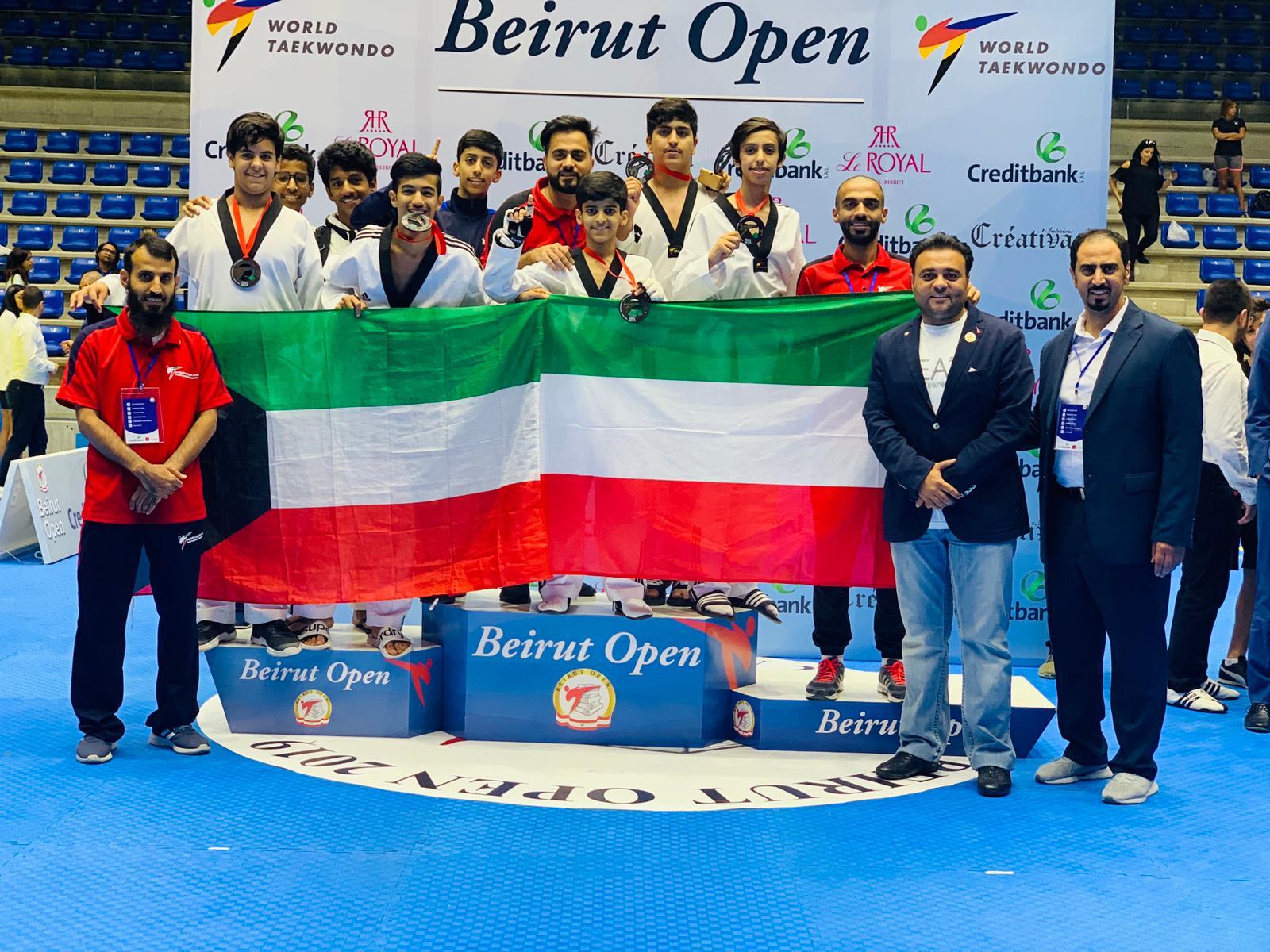 L'équipe koweïtienne de taekwondo sur le podium de l'Open de Beyrouth