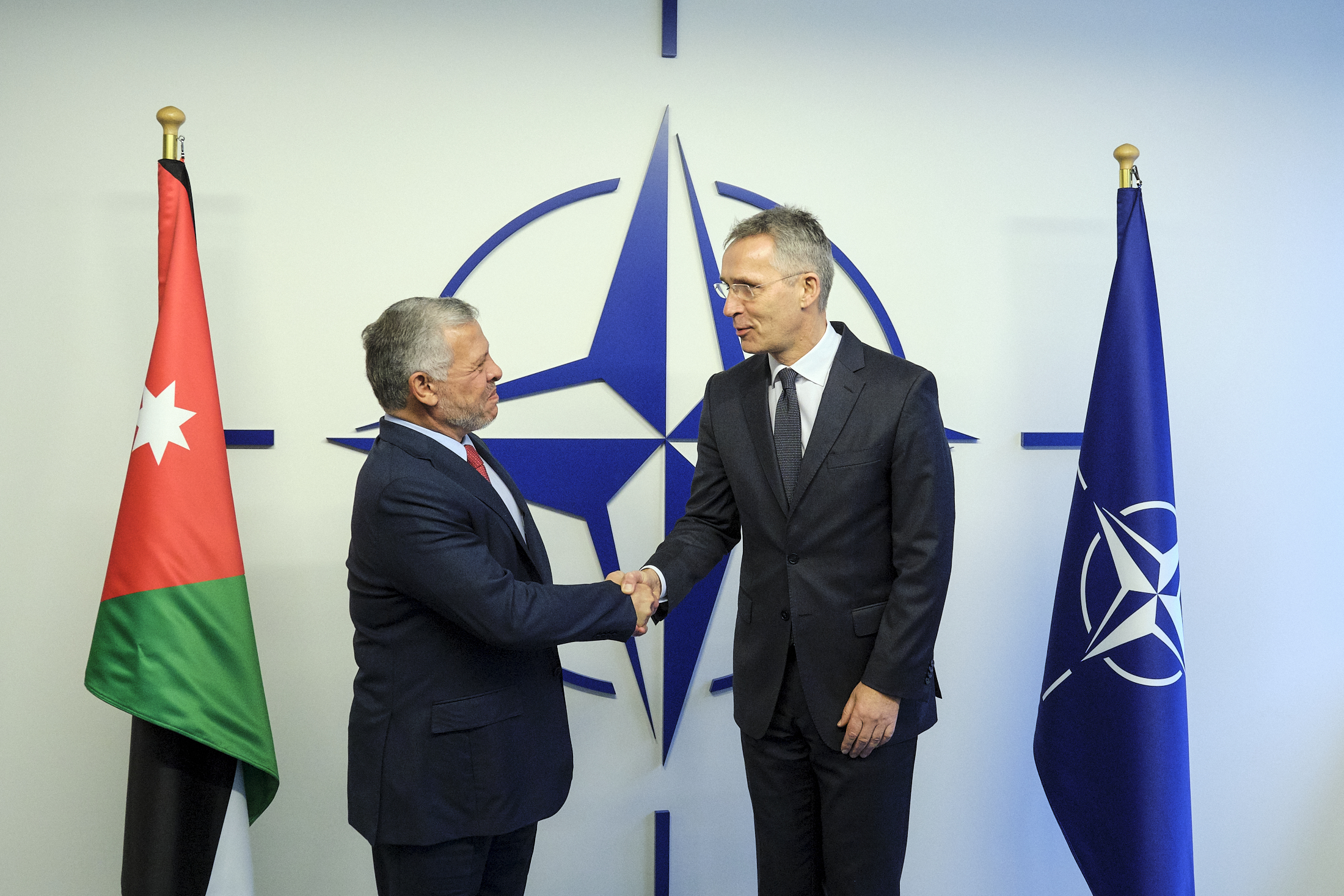 امين عام حلف الناتو مع العاهل الاردني