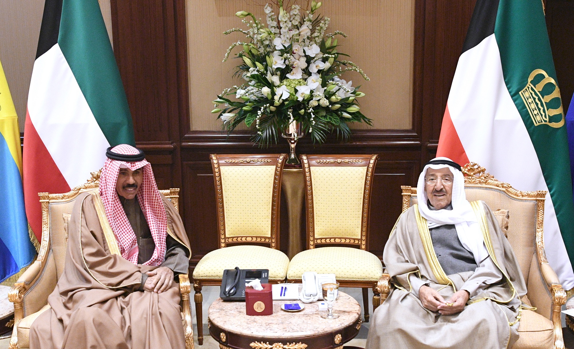 H.H the Amir received H.H  the Crown Prince