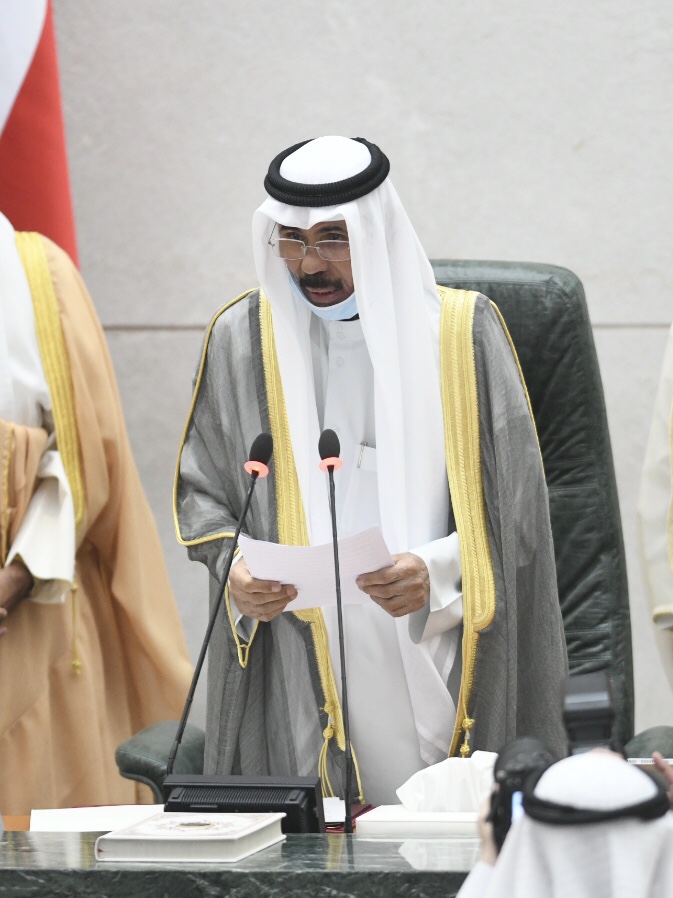 His Highness the Amir Sheikh Nawaf Al-Ahmad Al-Jaber Al-Sabah addresses the session