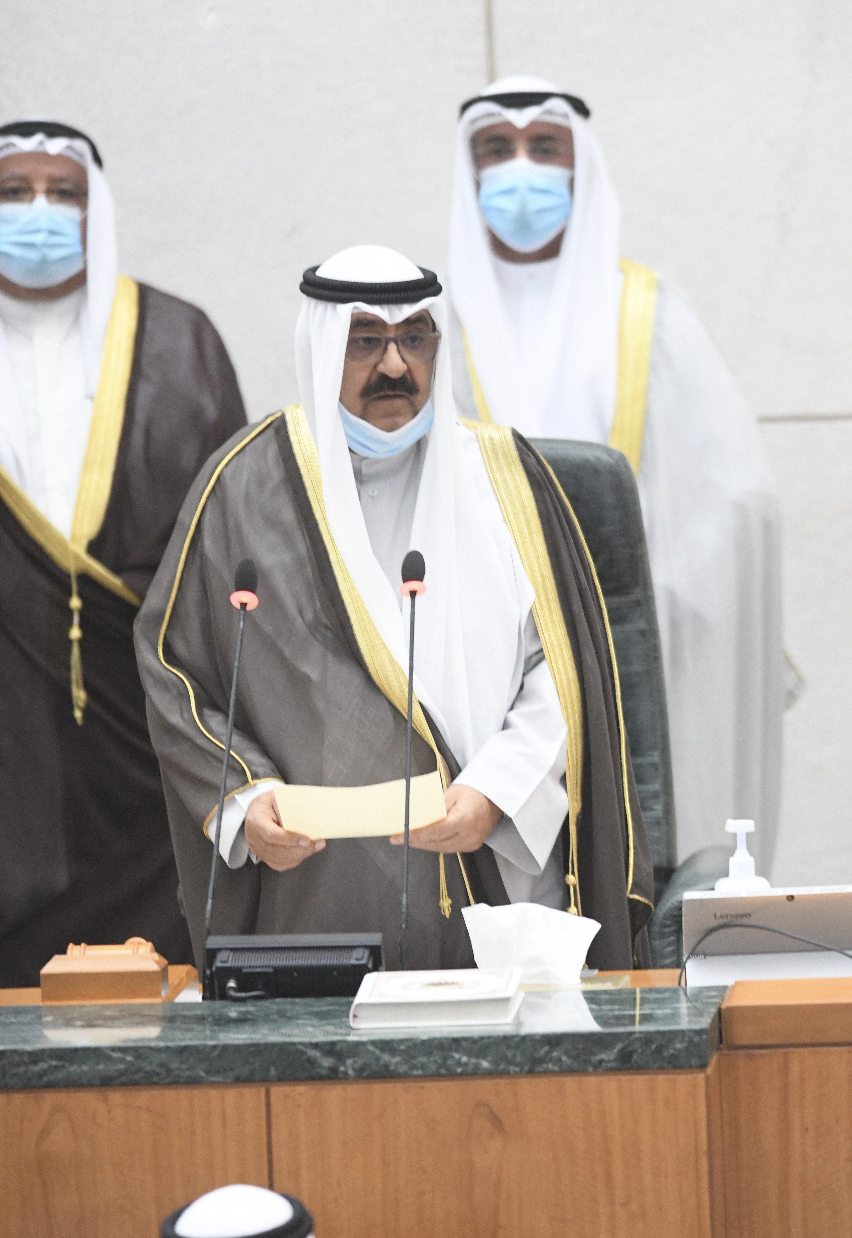 سمو الشيخ مشعل الأحمد الجابر الصباح يؤدي اليمين الدستورية أمام مجلس الأمة وليا للعهد