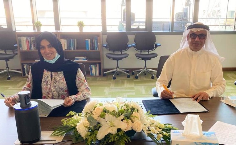 جانب من توقيع اتفاقية التعاون العلمي والفني بين (العلوم الإدارية) و(الدراسات العليا) بجامعة الكويت