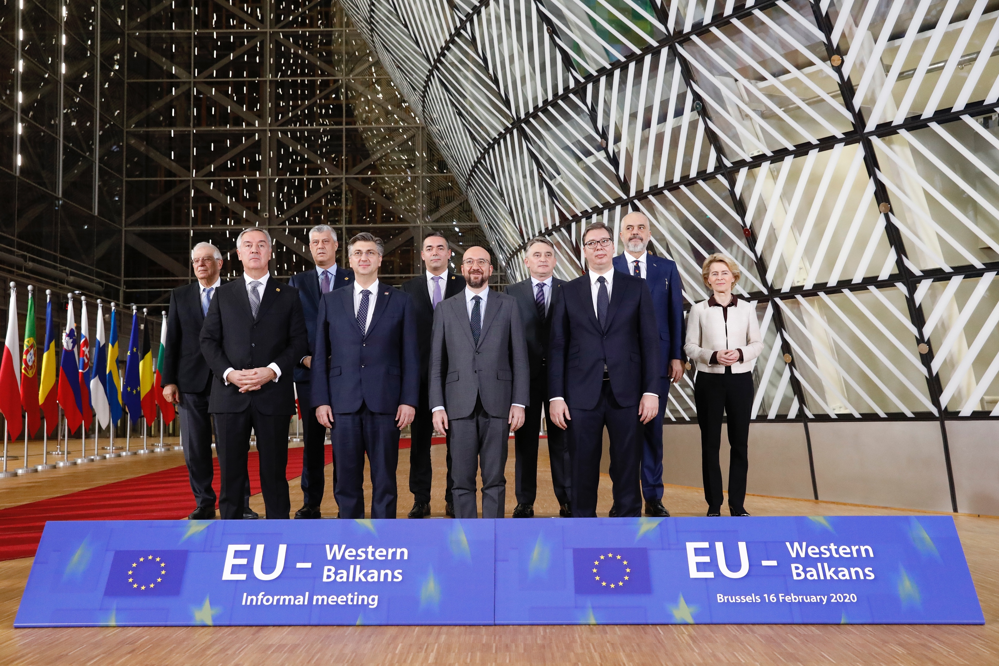 جانب من اجتماع قادة الاتحاد الأوروبي مع زعماء دول غرب البلقان