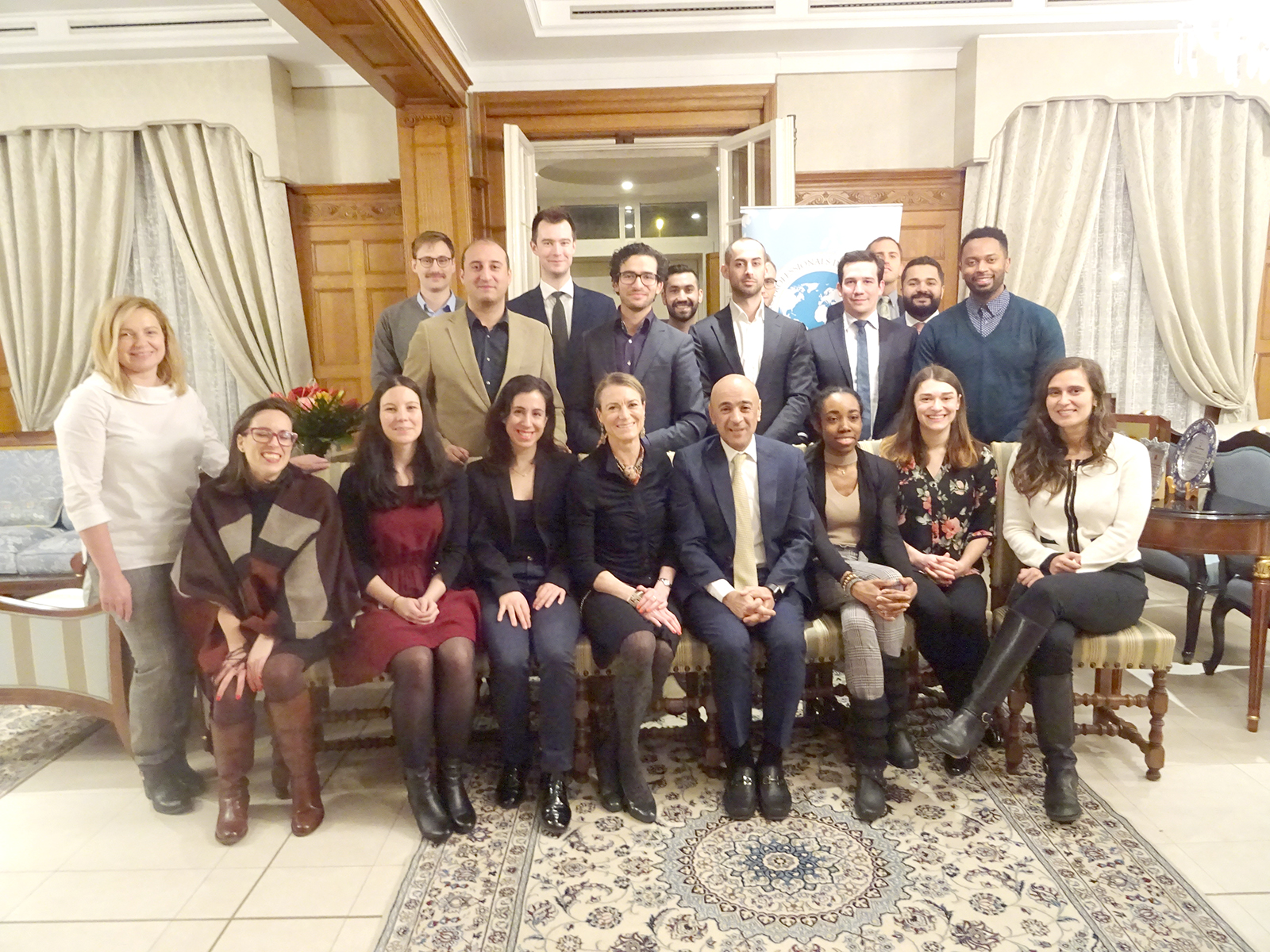 السفير البديوي مع اعضاء منظمة (واي بي اف بي)