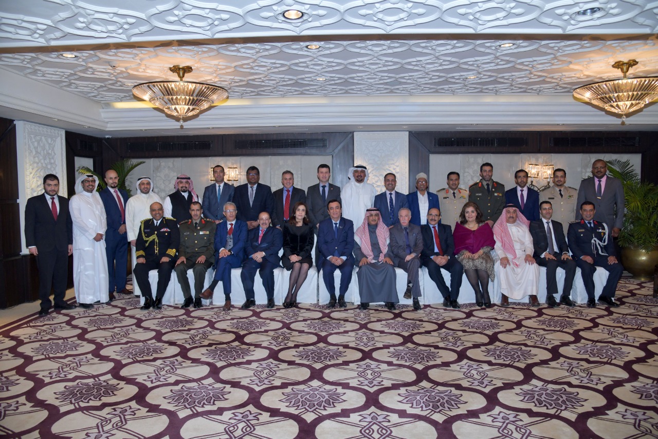 سفير الكويت لدى الهند جاسم الناجم مع رئيس مكتب الارتباط العسكري العقيد ركن فهد الشمرى ومساعد رئيس المكتب العقيد نواف العبيدان