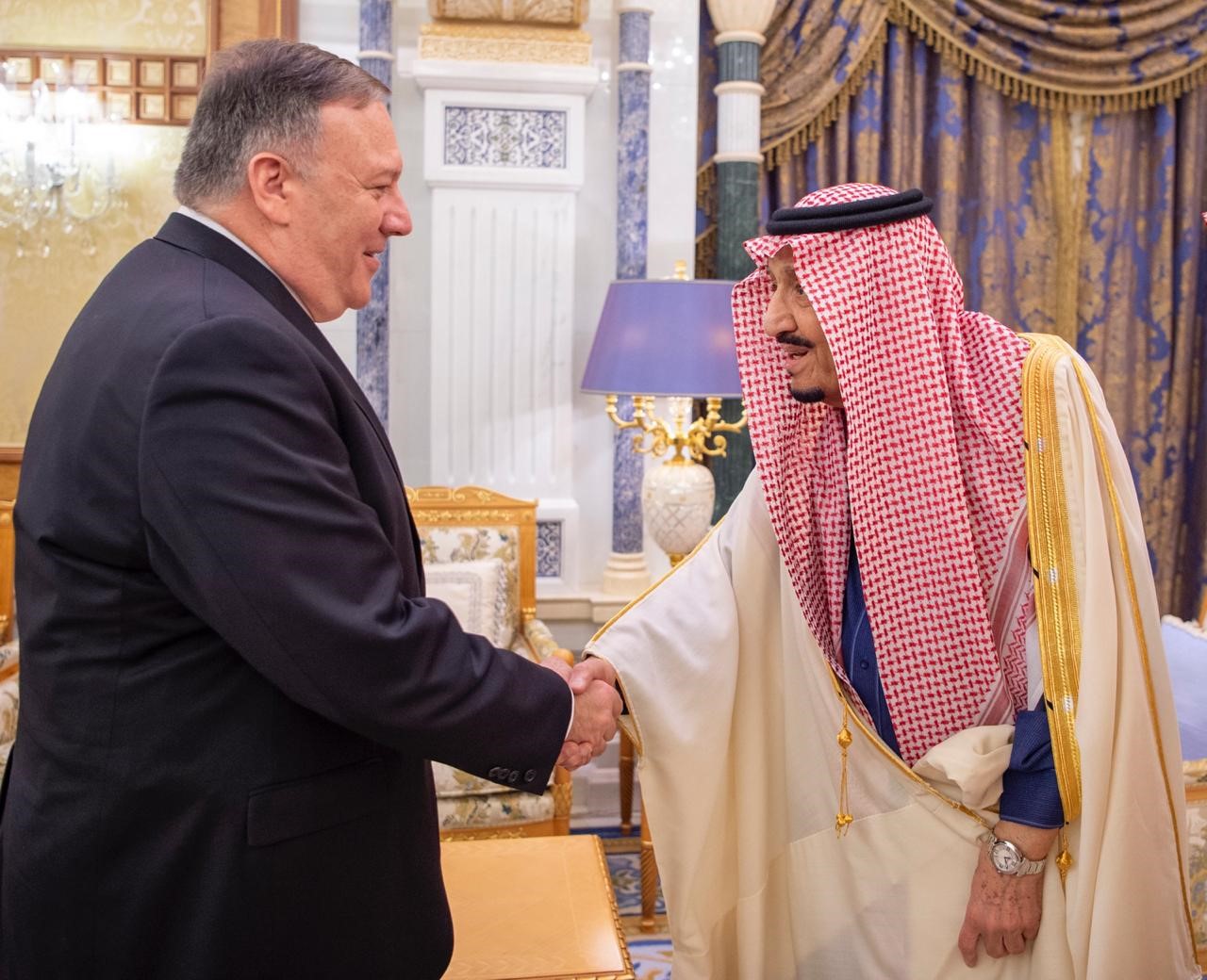 خادم الحرمين الشريفين الملك سلمان بن عبد العزيز مع وزير الخارجية الأمريكي مايك بومبيو 