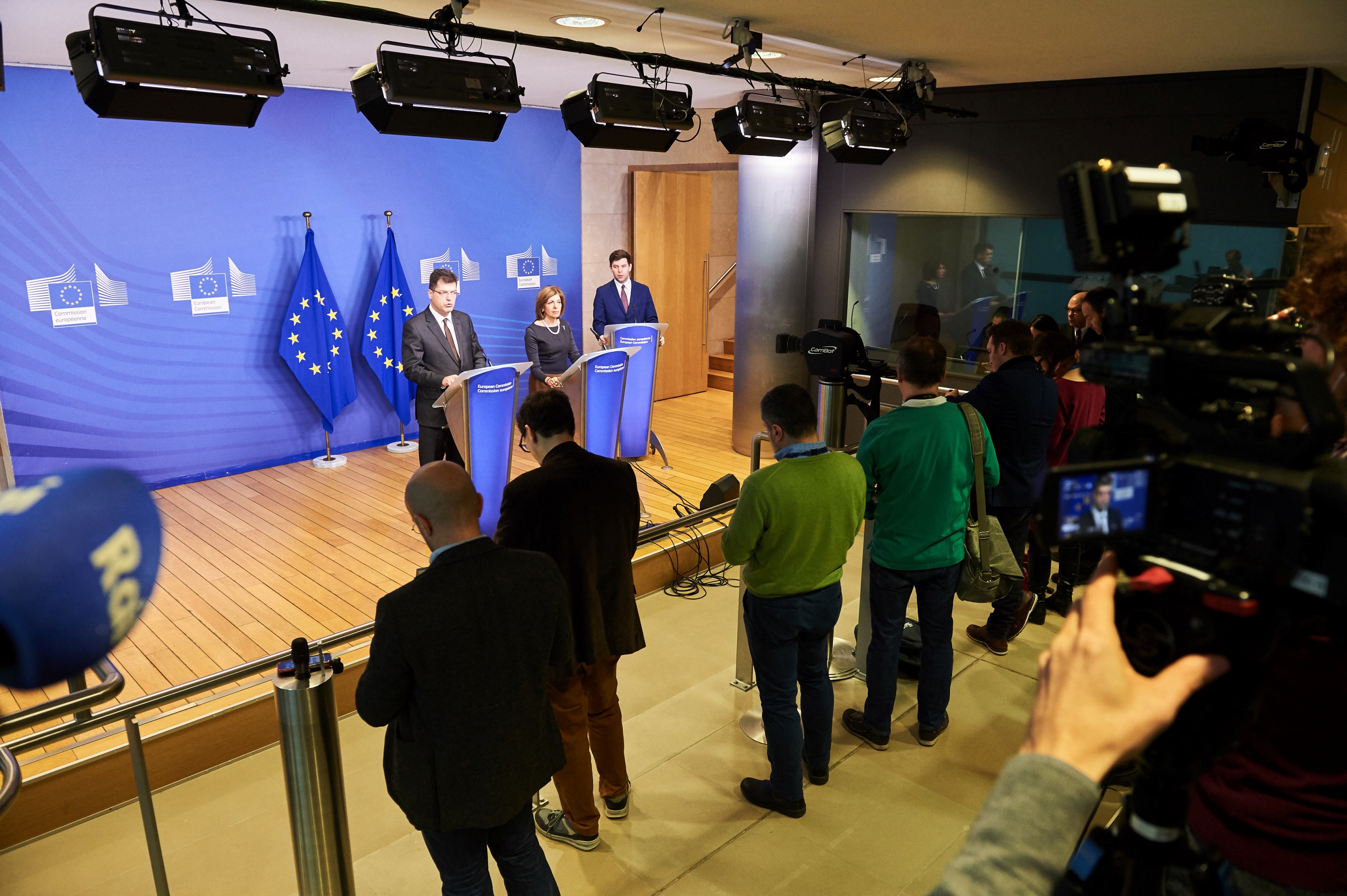 Stella Kyriakides EU Commissioner for Health, and Janez Lenarcic, EU Commissioner for Crisis Management speaking at the press conf.