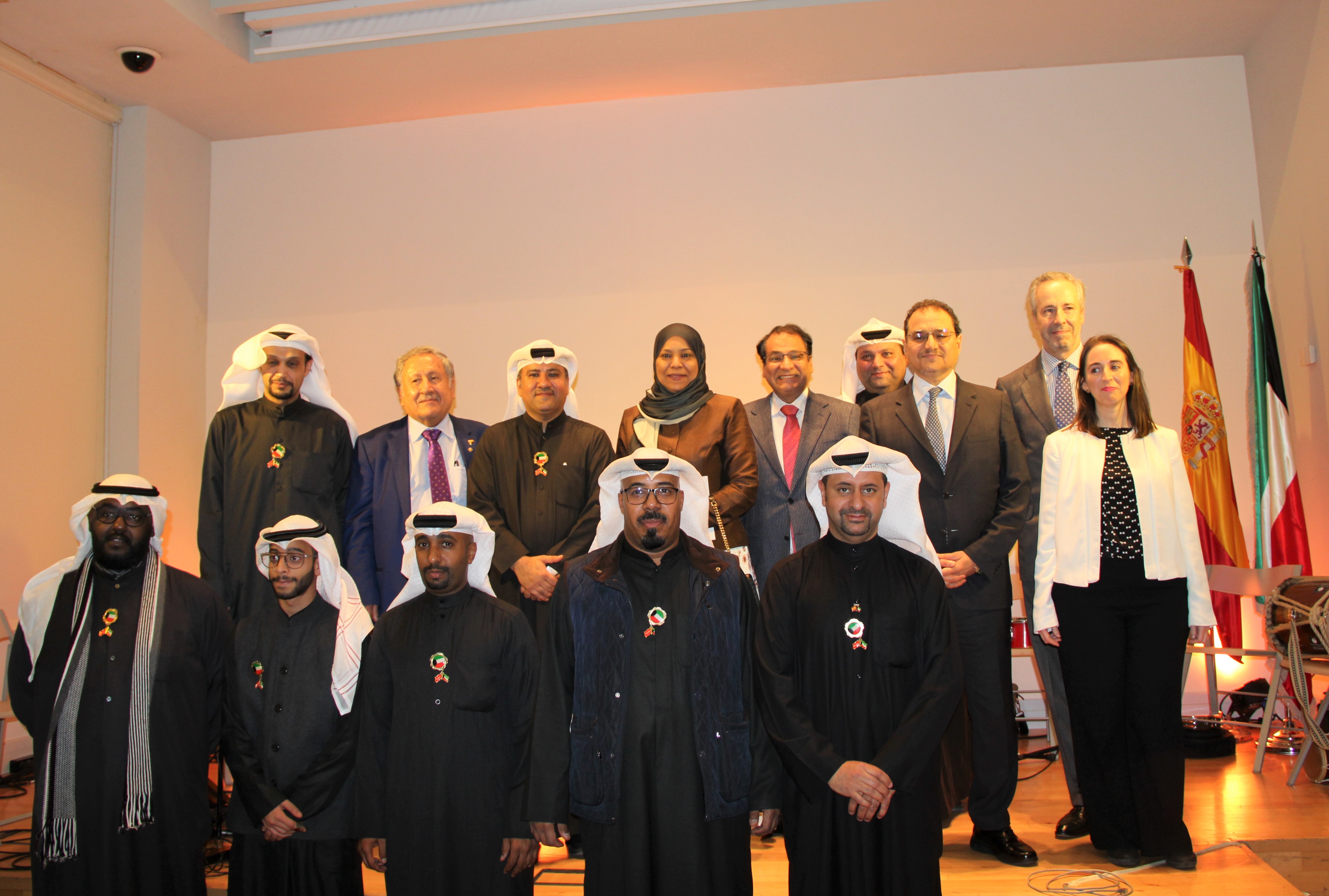 السفير السعيدي و رئيس مؤسسة (البيت العربي) مع جانب من الحضور
