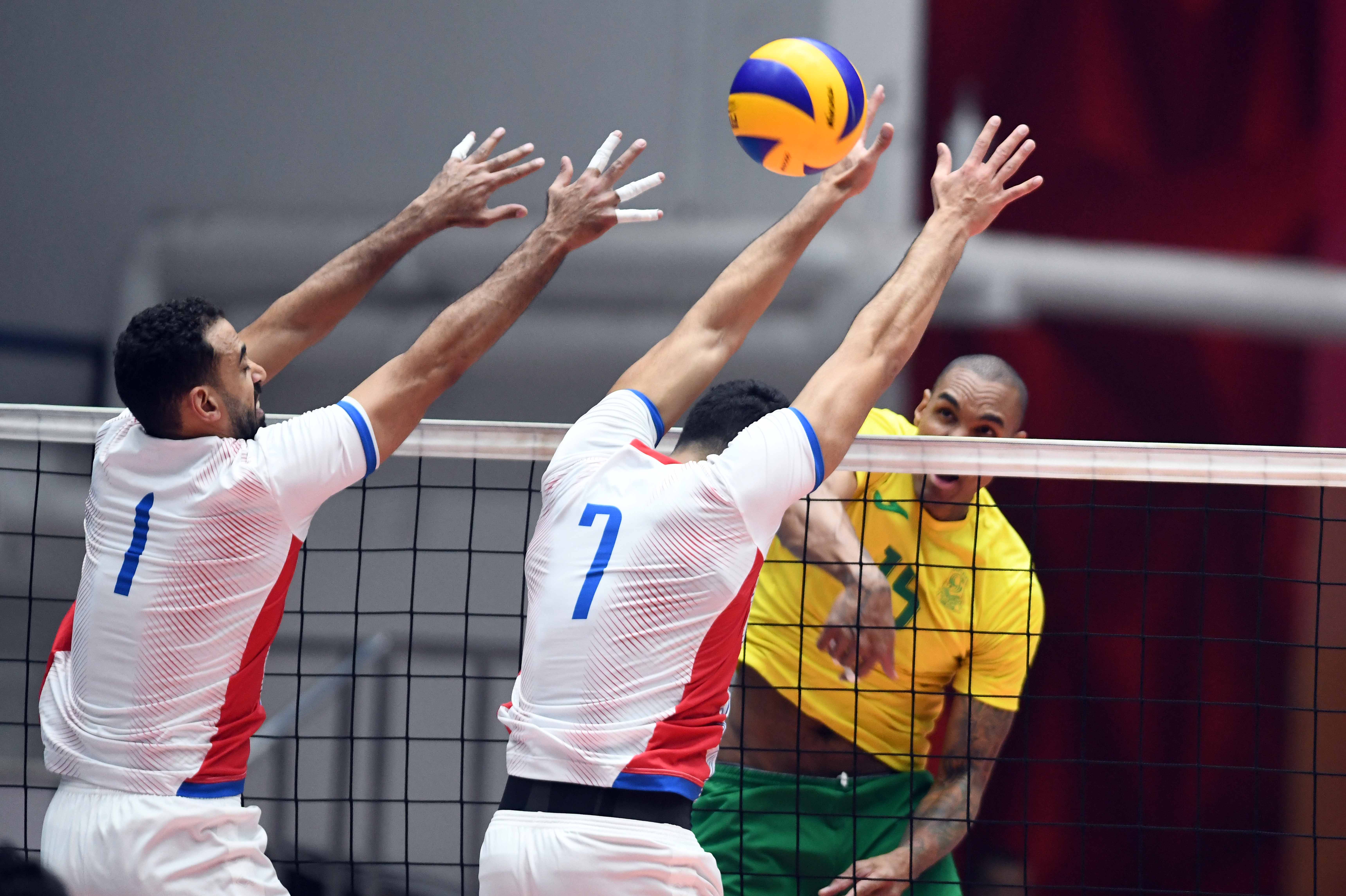 جانب من مباراة نادي الكويت والسيب العماني 