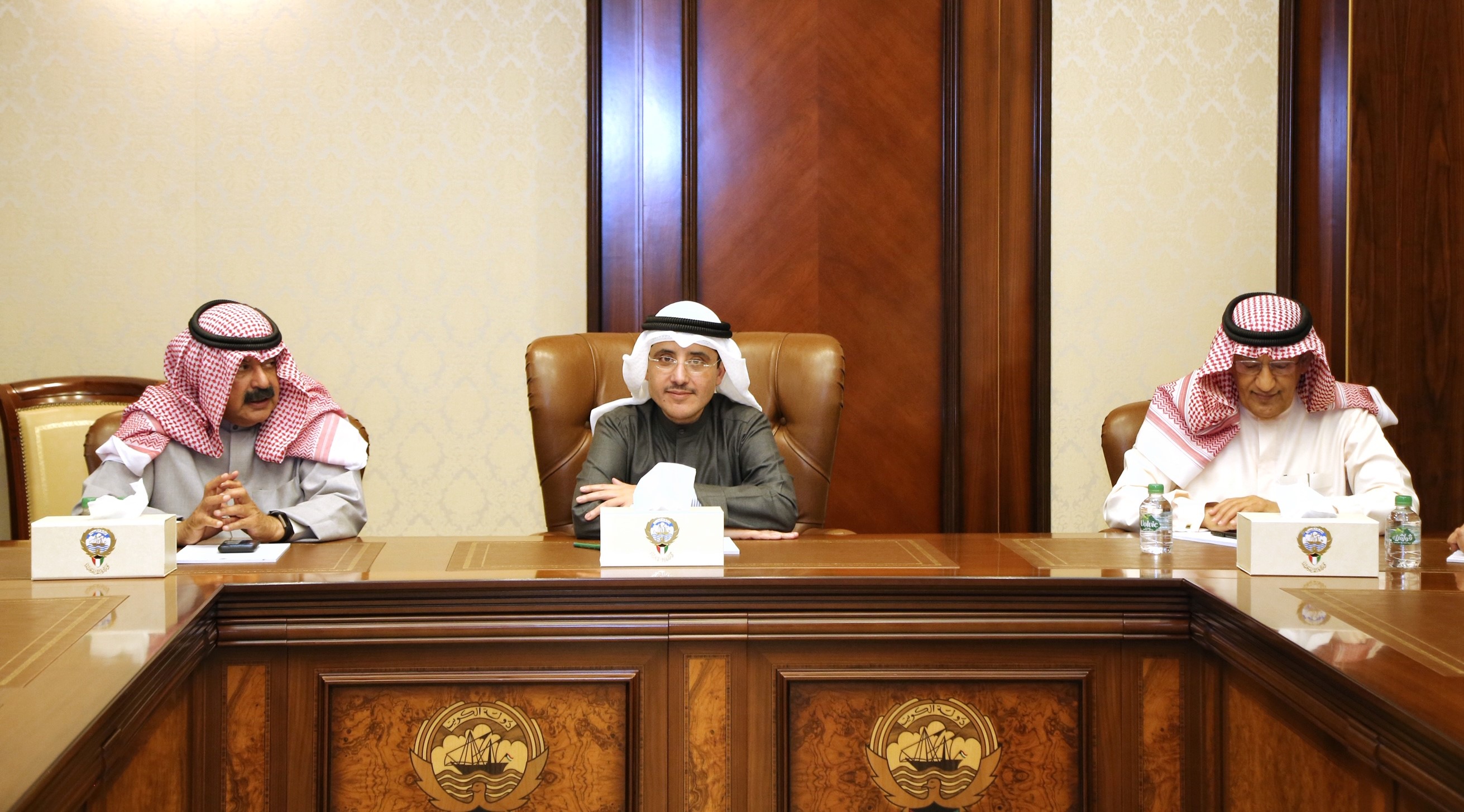 Kuwait FM meets with senior ministry officials