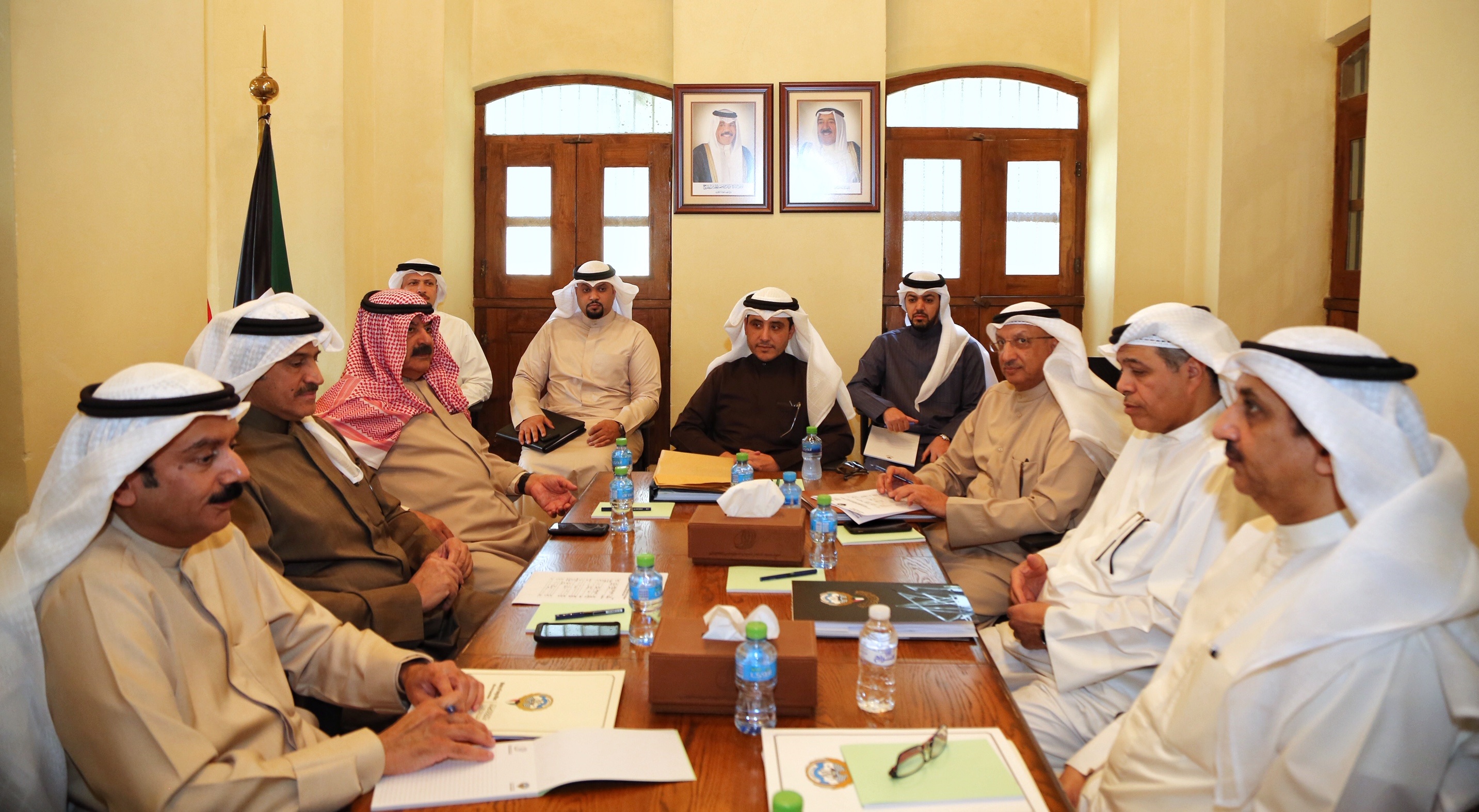 Kuwait Foreign Minister meets members of the ministry's emergency committee